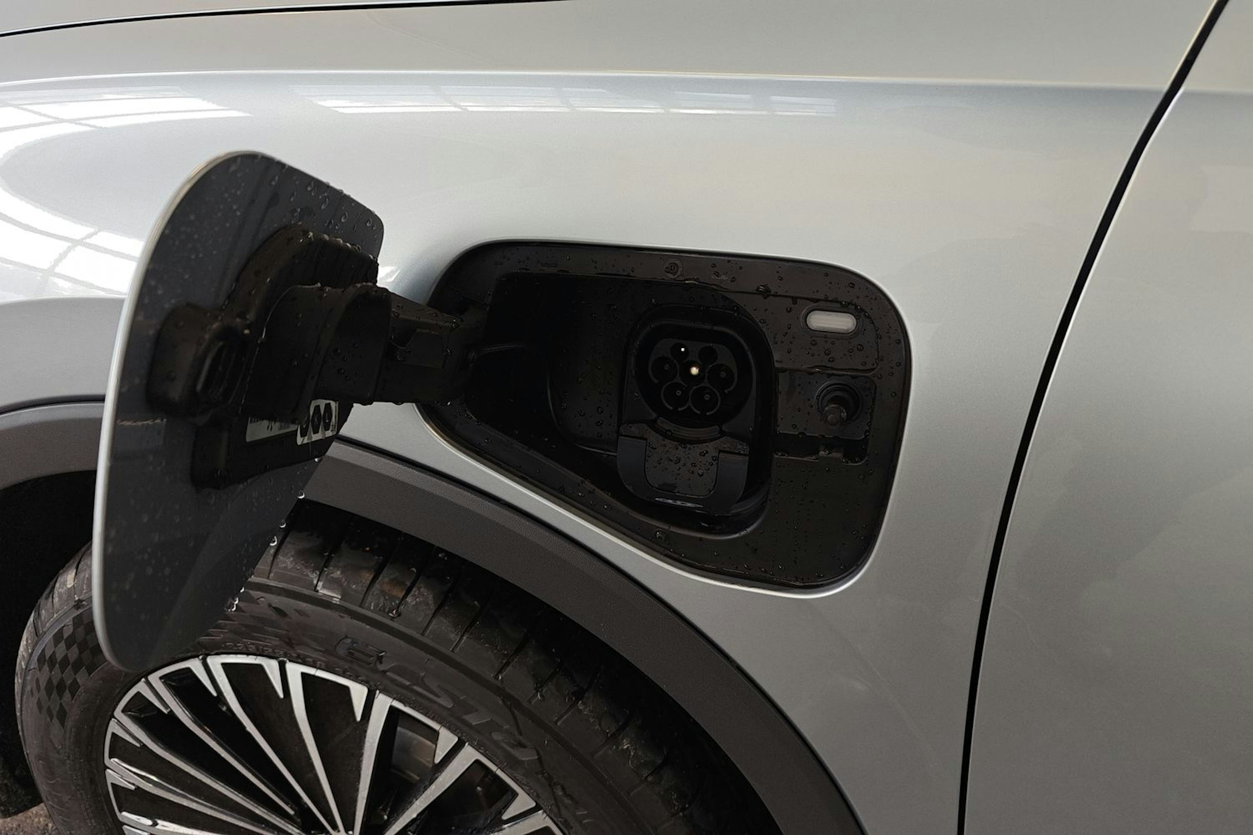 harmaa Volkswagen Tiguan 2026 kuva 13.