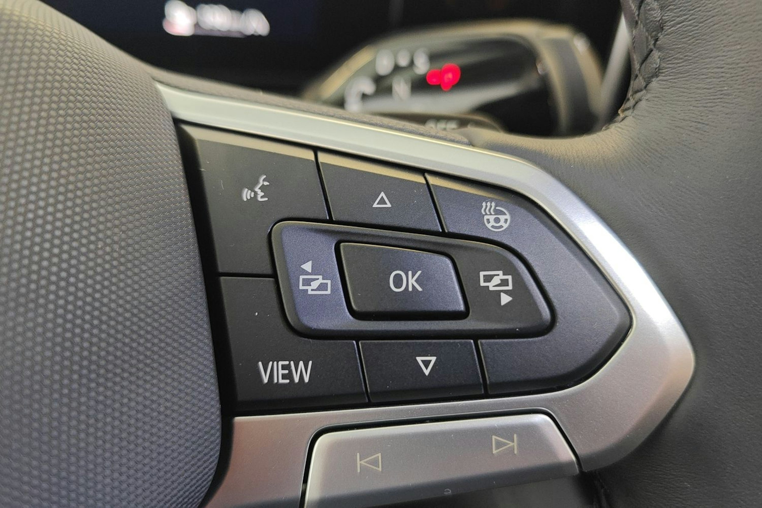 harmaa Volkswagen Tiguan 2026 kuva 18.