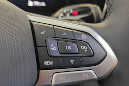 harmaa Volkswagen Tiguan 2026 kuva 18.