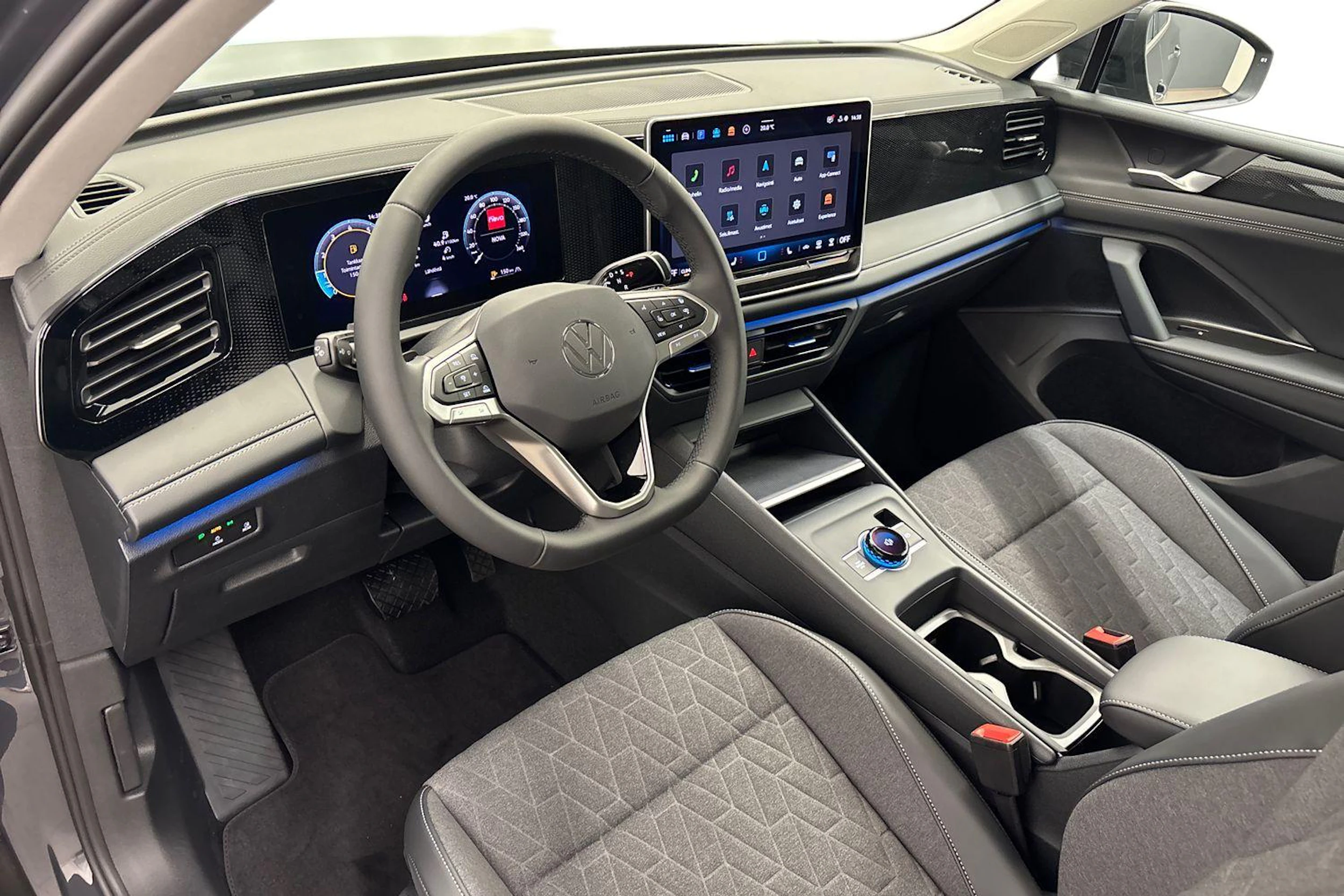 harmaa Volkswagen Tiguan 2026 kuva 6.