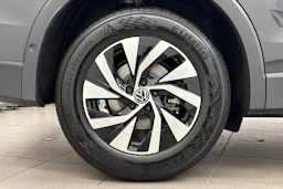 harmaa Volkswagen Tiguan 2026 kuva 10.