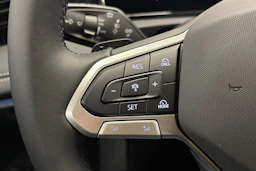 harmaa Volkswagen Tiguan 2026 kuva 13.
