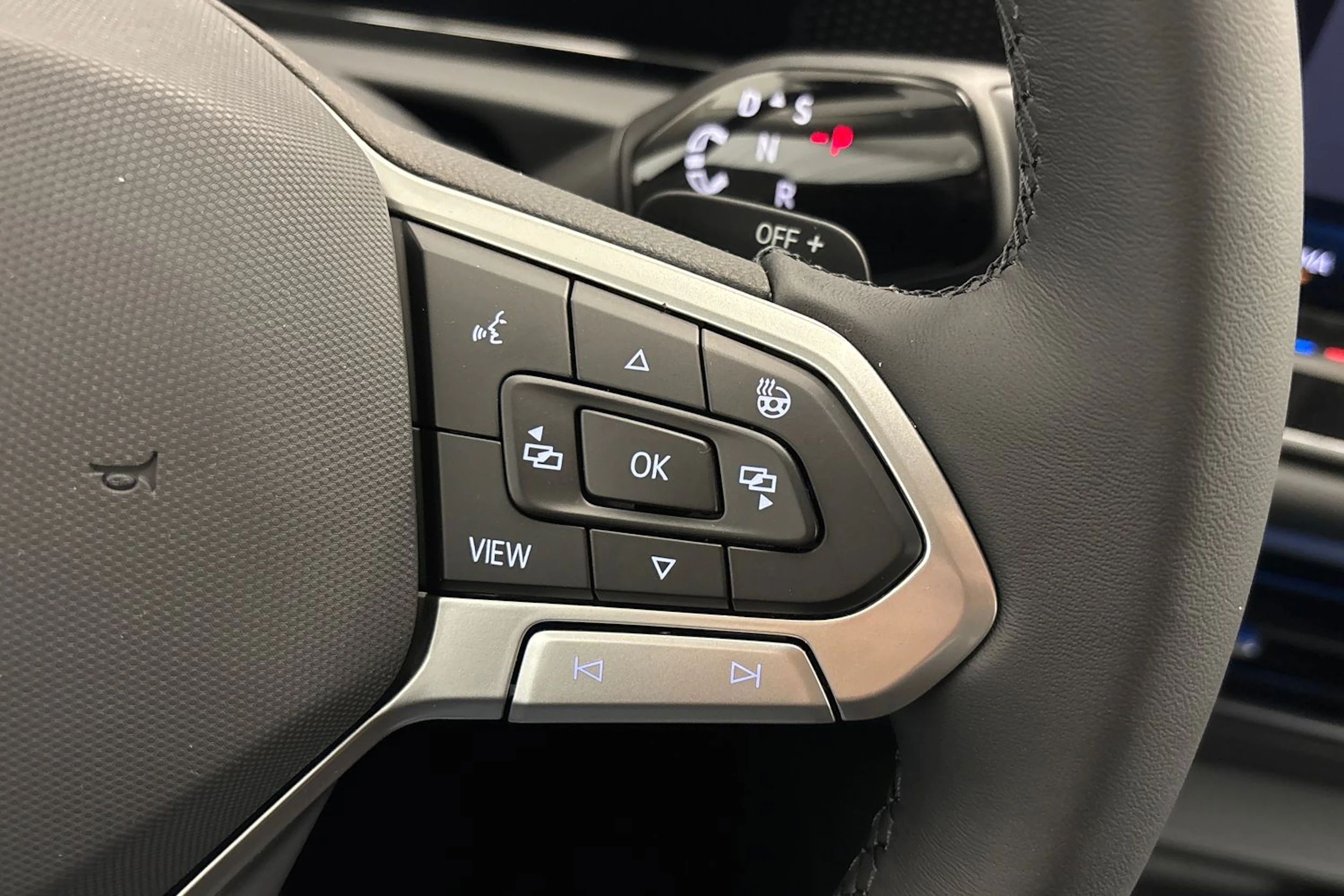 harmaa Volkswagen Tiguan 2026 kuva 14.