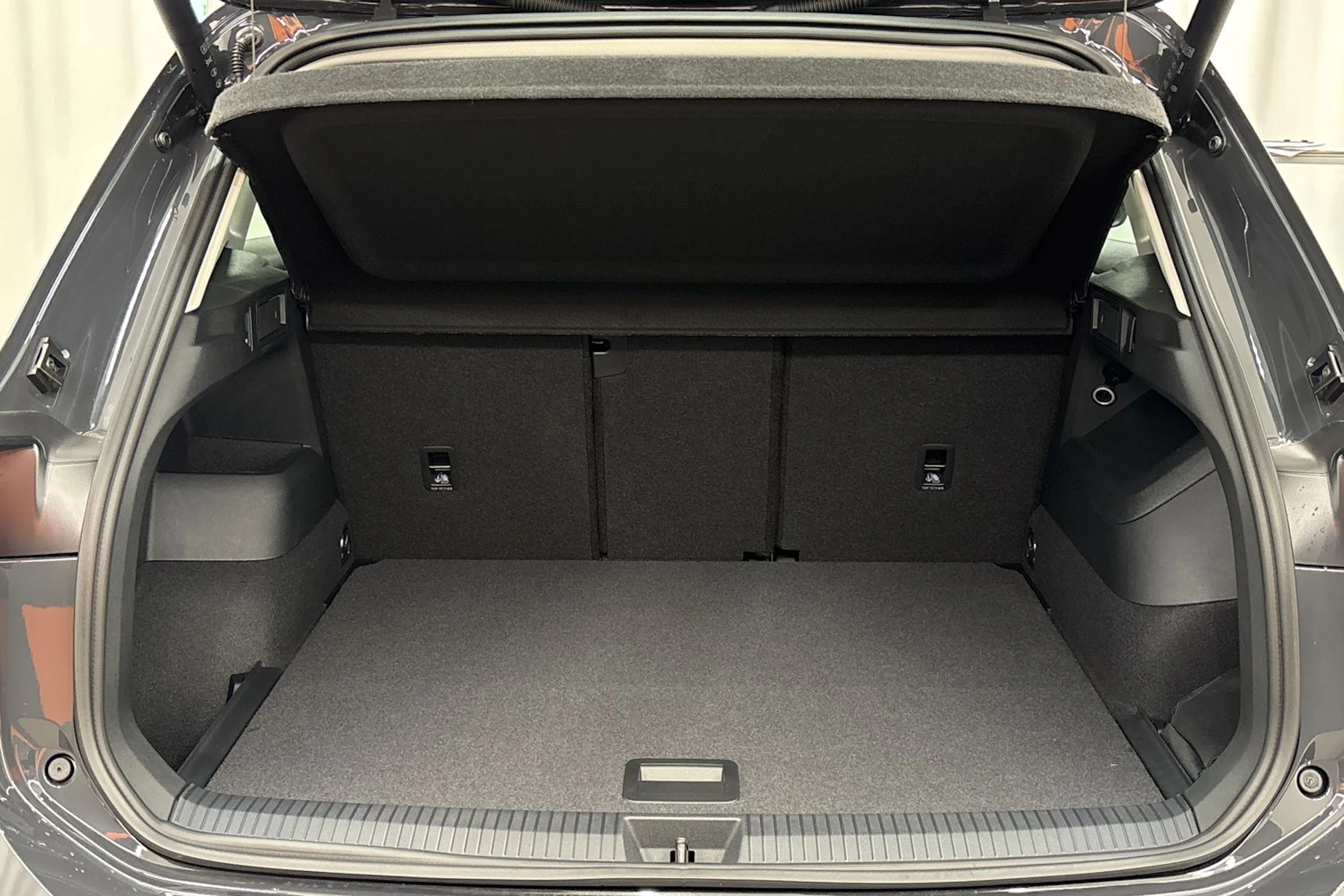 harmaa Volkswagen Tiguan 2026 kuva 22.