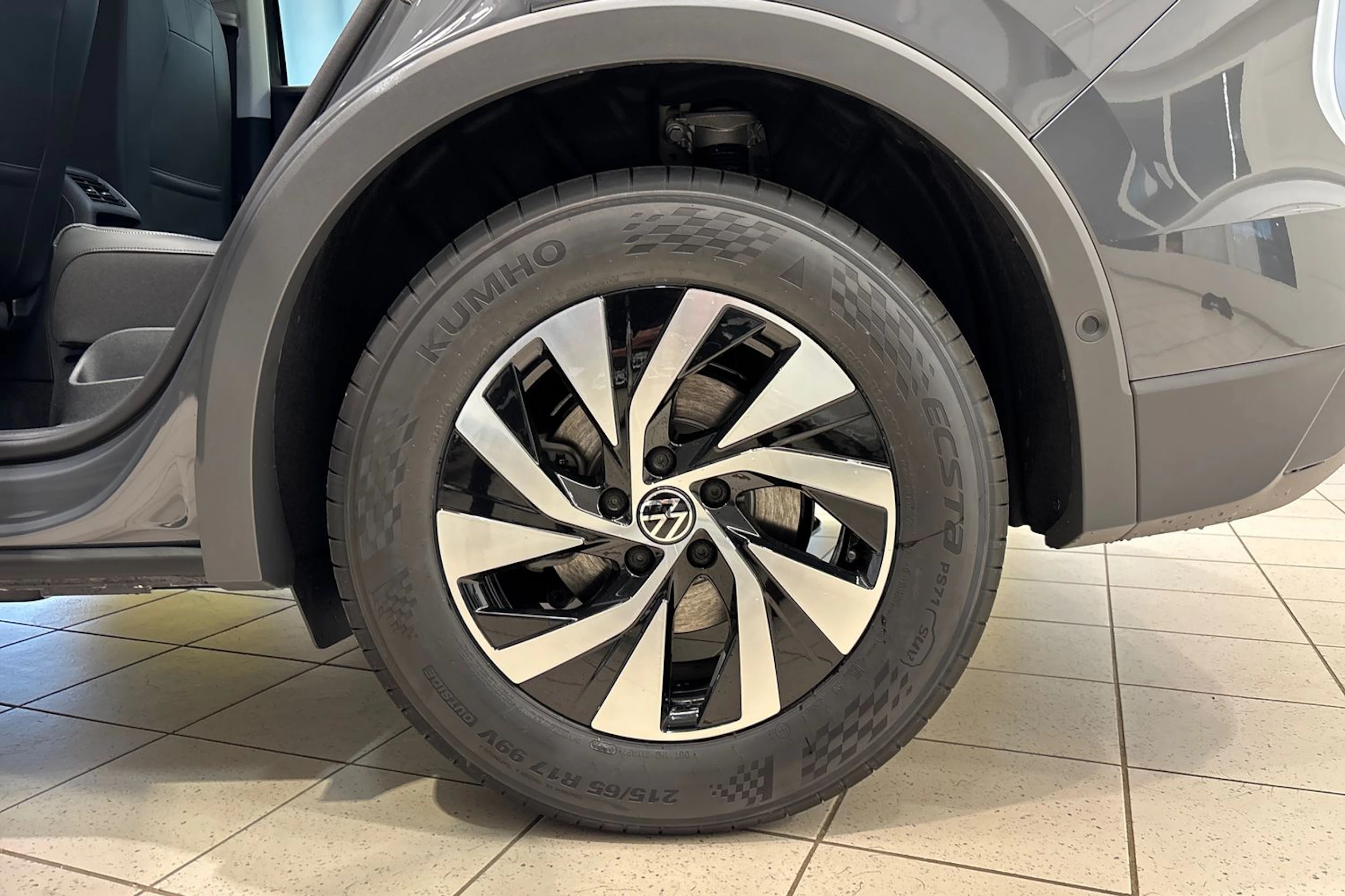 harmaa Volkswagen Tiguan 2026 kuva 10.