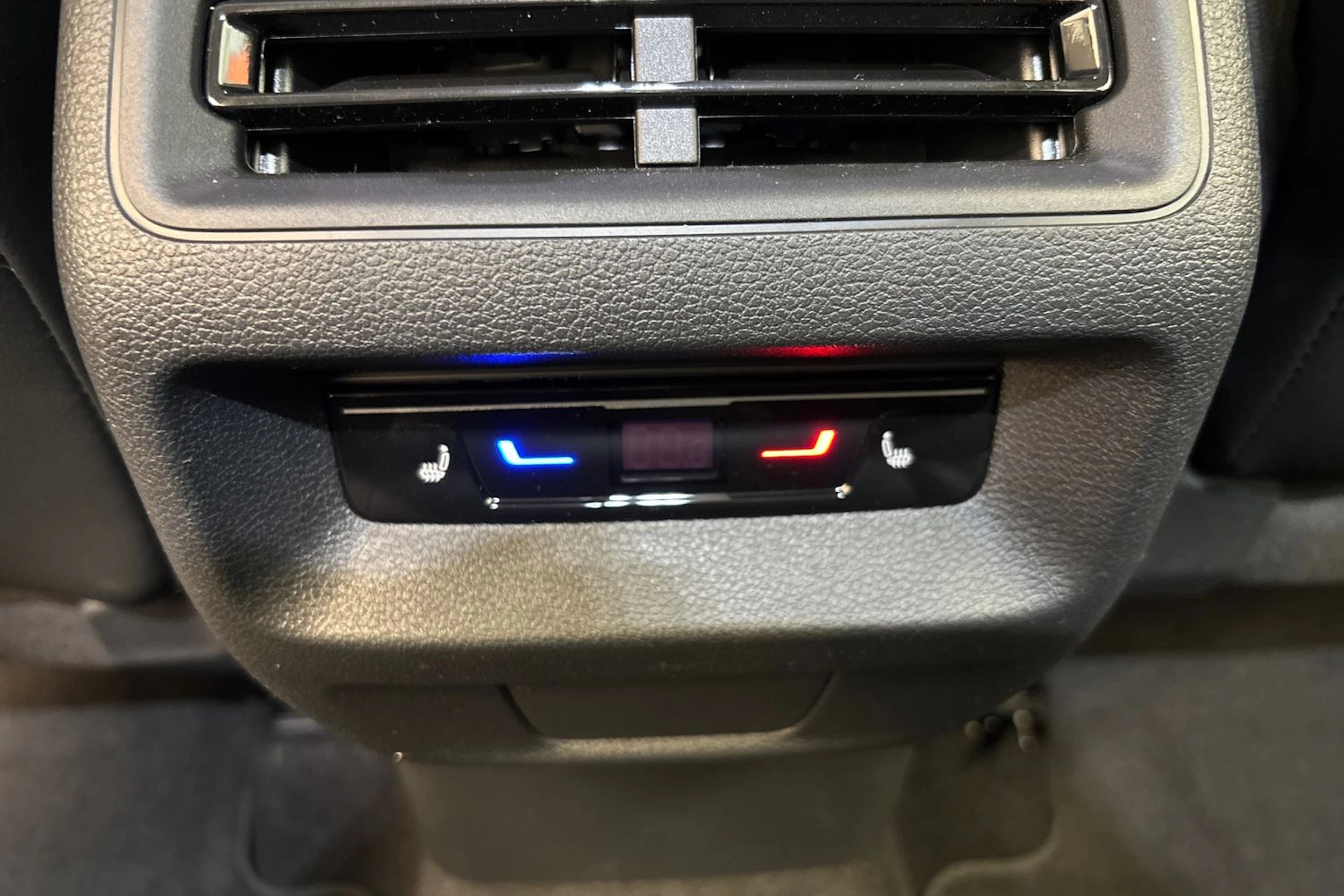 harmaa Volkswagen Tiguan 2026 kuva 13.