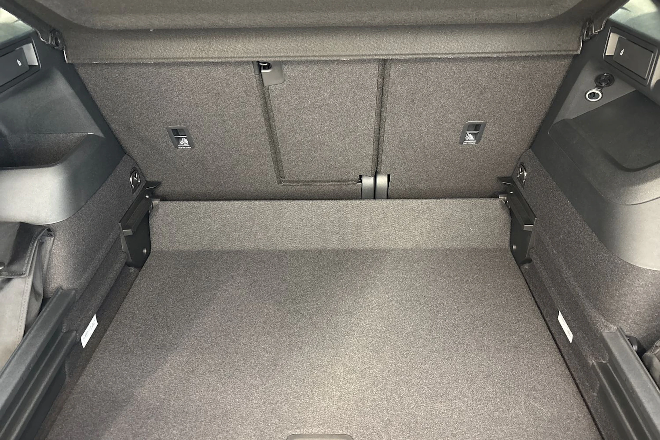 harmaa Volkswagen Tiguan 2026 kuva 15.