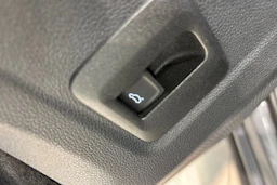 harmaa Volkswagen Tiguan 2026 kuva 18.