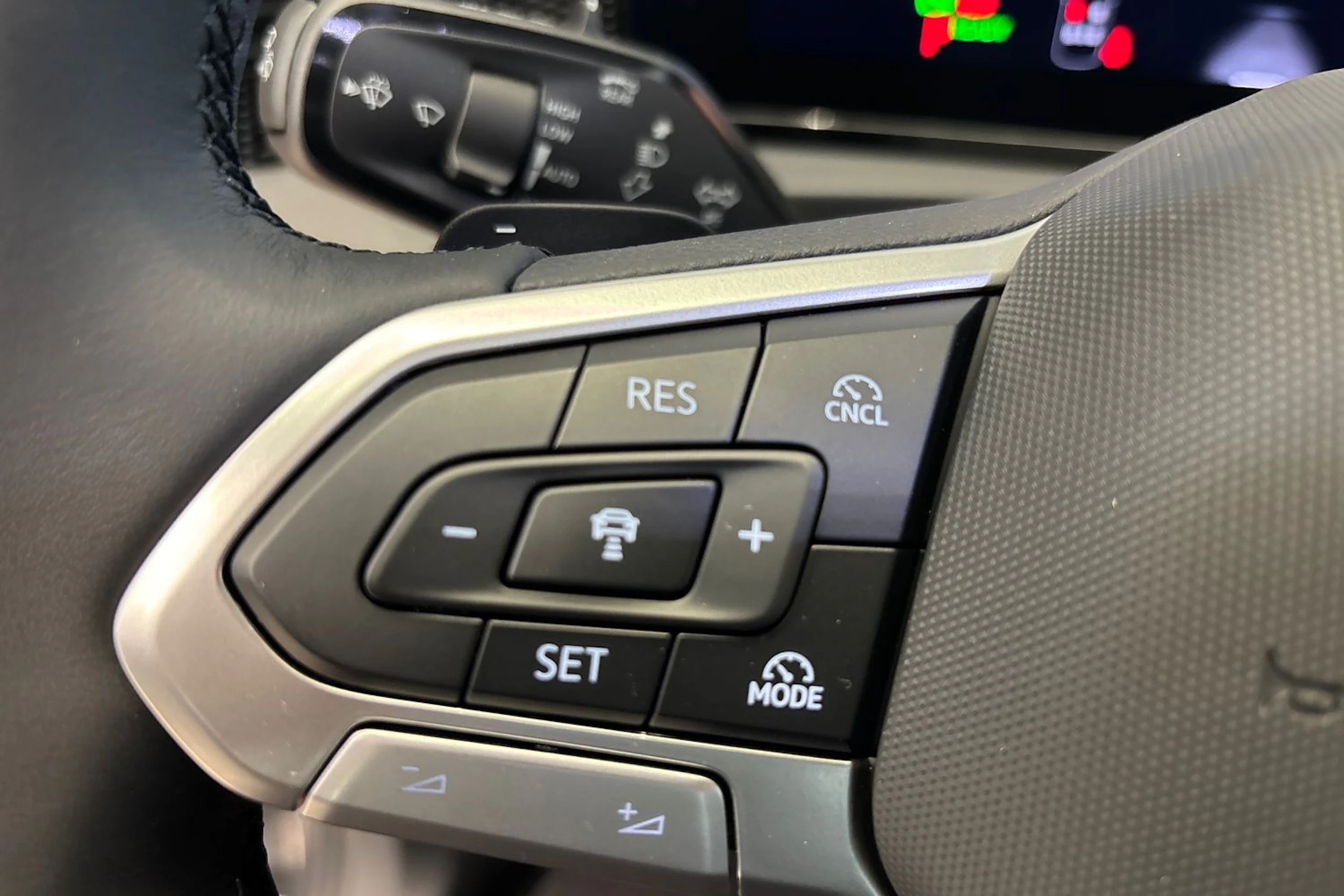 harmaa Volkswagen Tiguan 2026 kuva 20.