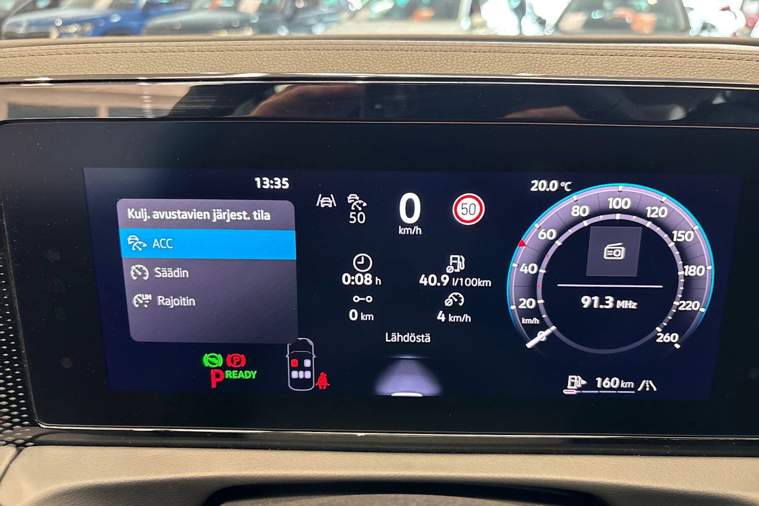 harmaa Volkswagen Tiguan 2026 kuva 22.