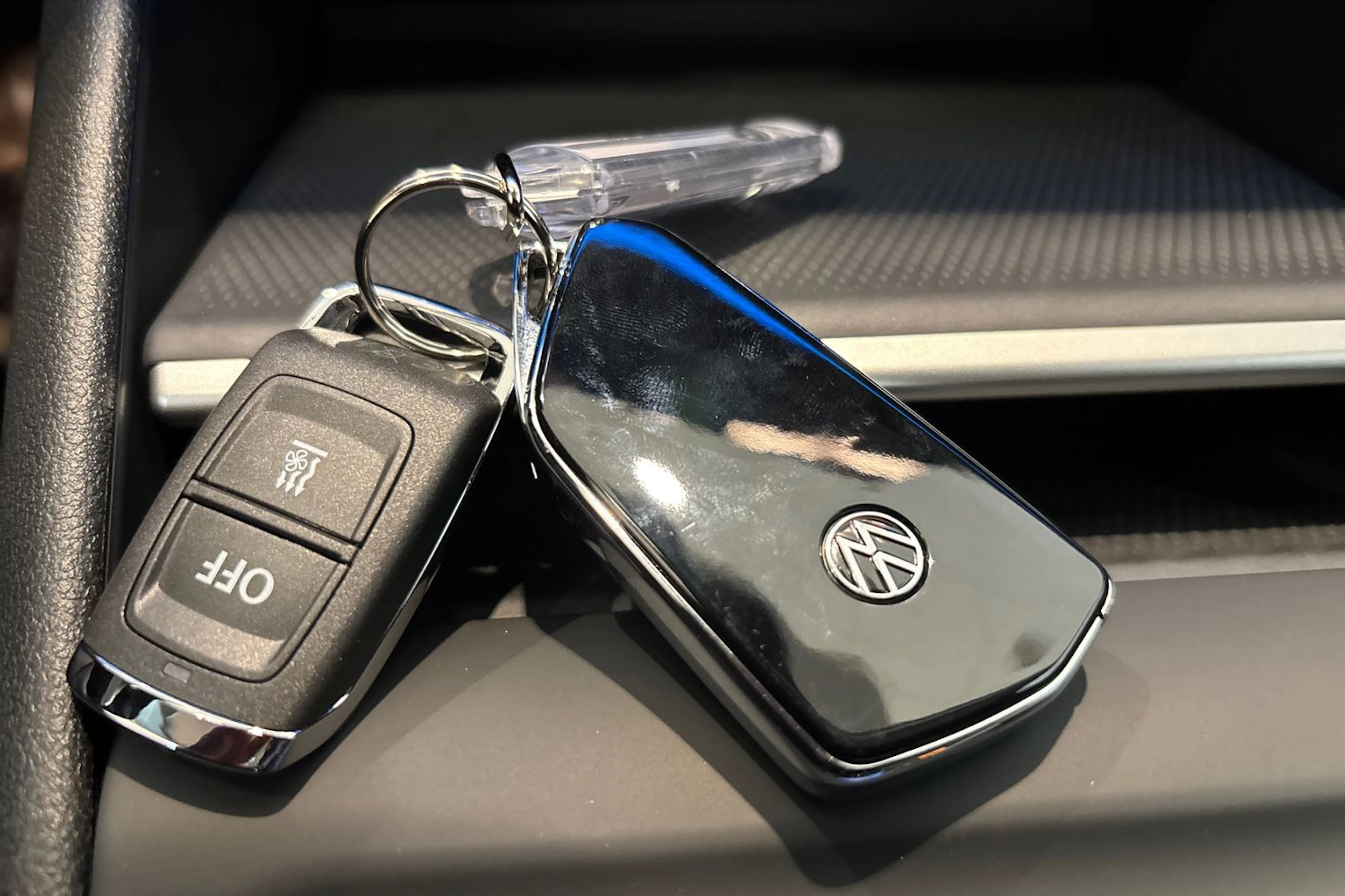 harmaa Volkswagen Tiguan 2026 kuva 32.