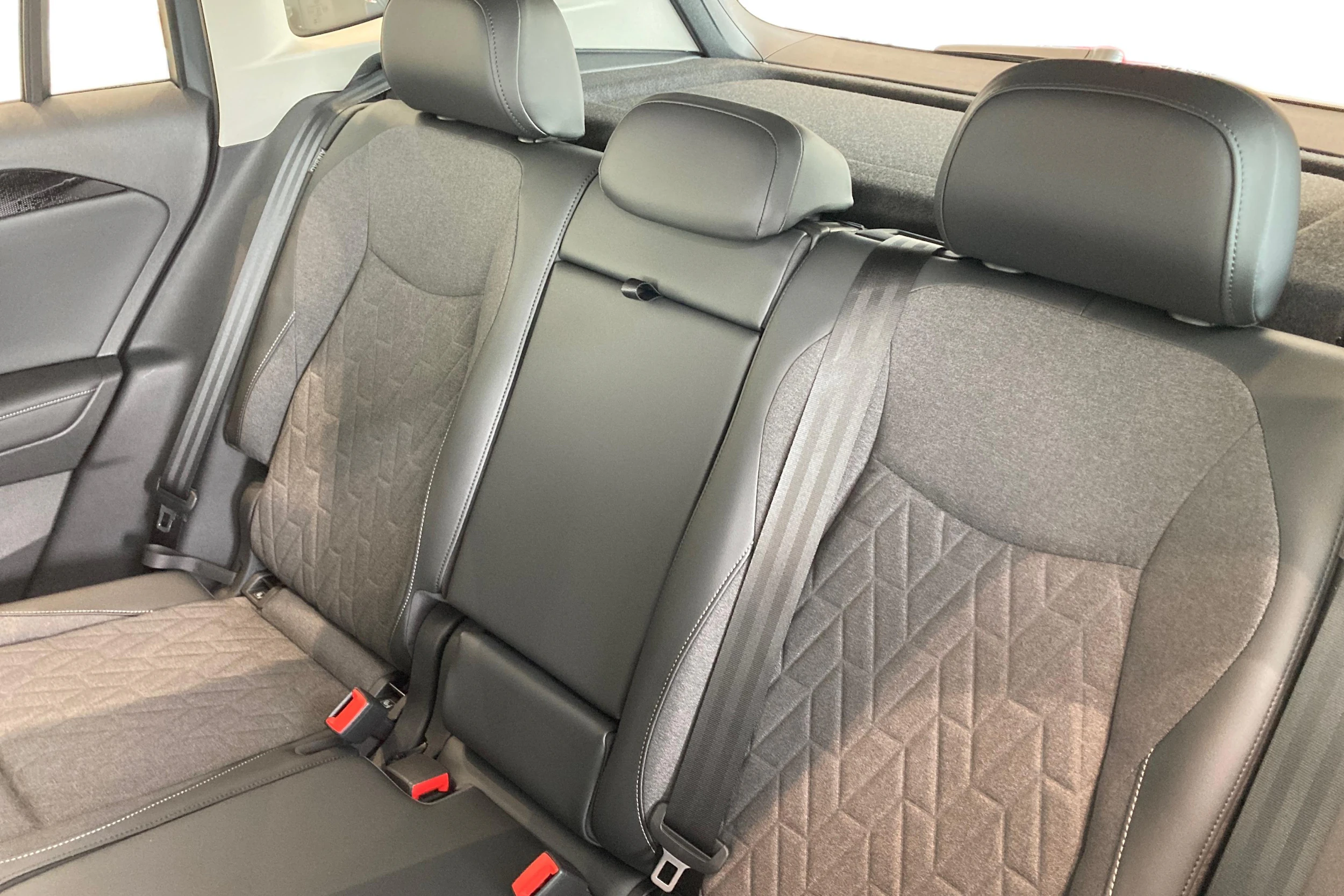 harmaa Volkswagen Tiguan 2026 kuva 8.