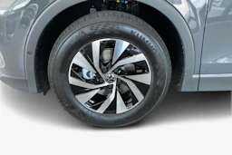 harmaa Volkswagen Tiguan 2026 kuva 9.