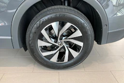 harmaa Volkswagen Tiguan 2026 kuva 10.