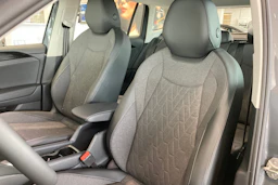 harmaa Volkswagen Tiguan 2026 kuva 11.
