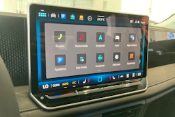 harmaa Volkswagen Tiguan 2026 kuva 15.