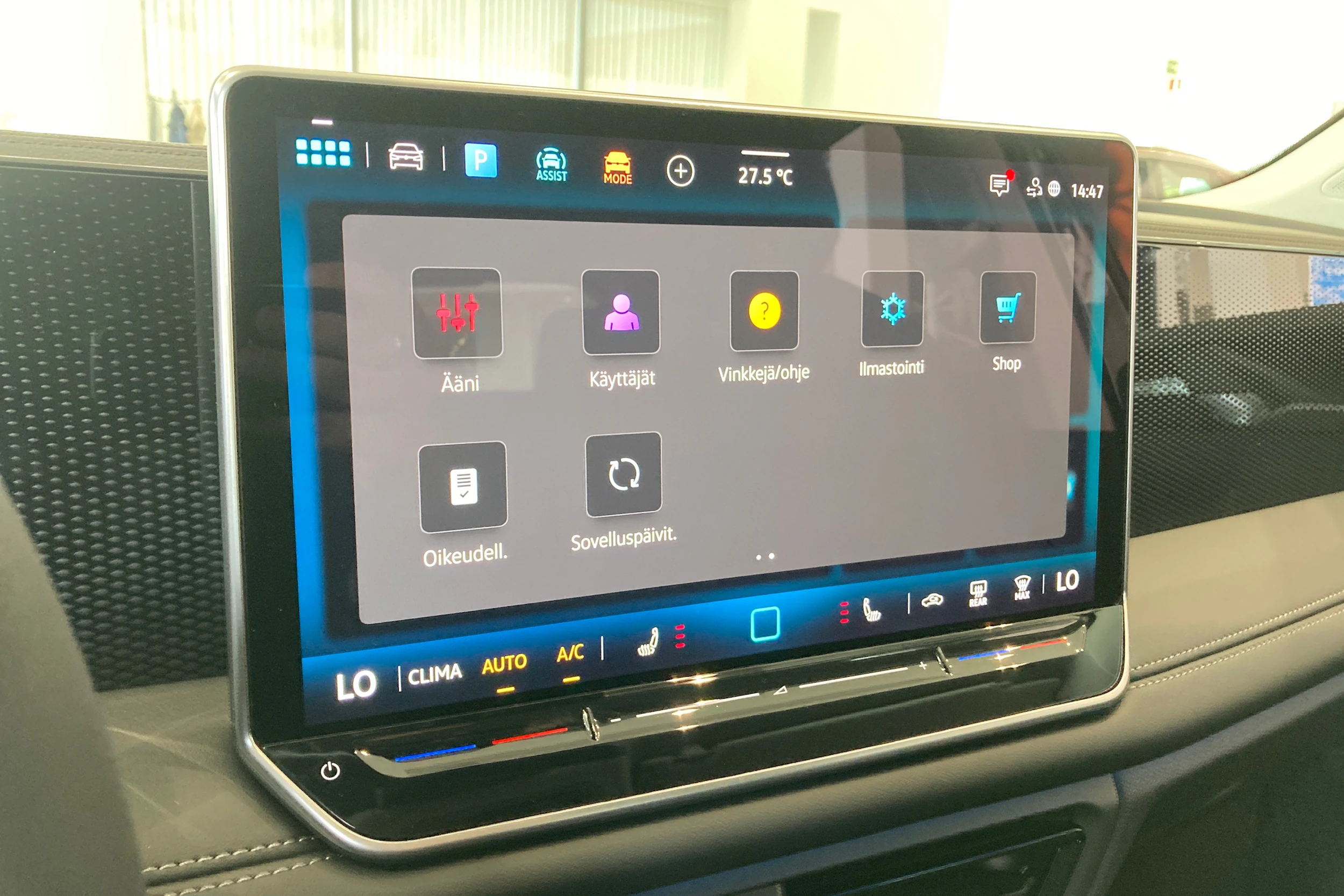 harmaa Volkswagen Tiguan 2026 kuva 16.