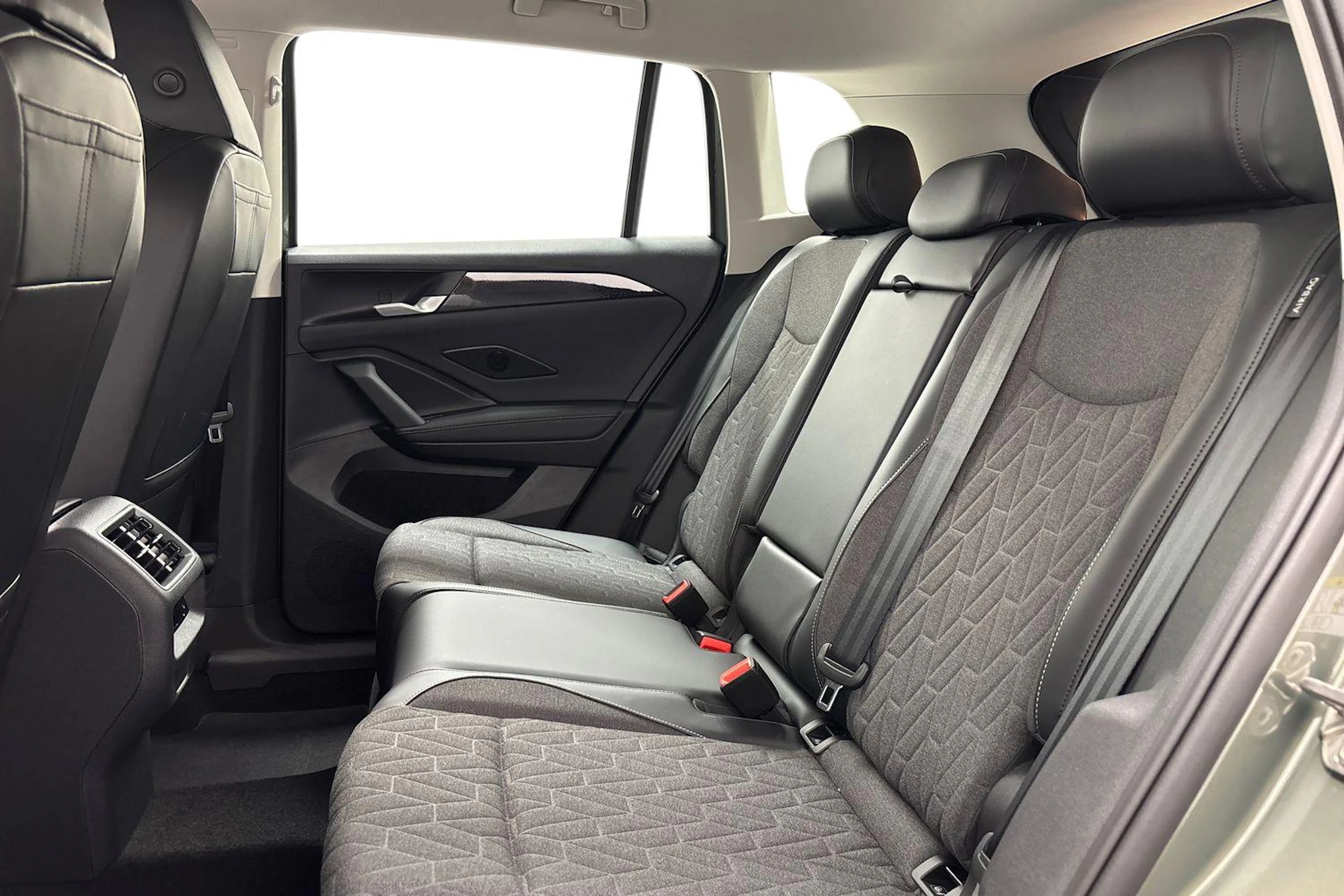 met. vihreä Volkswagen Tiguan 2026 kuva 8.