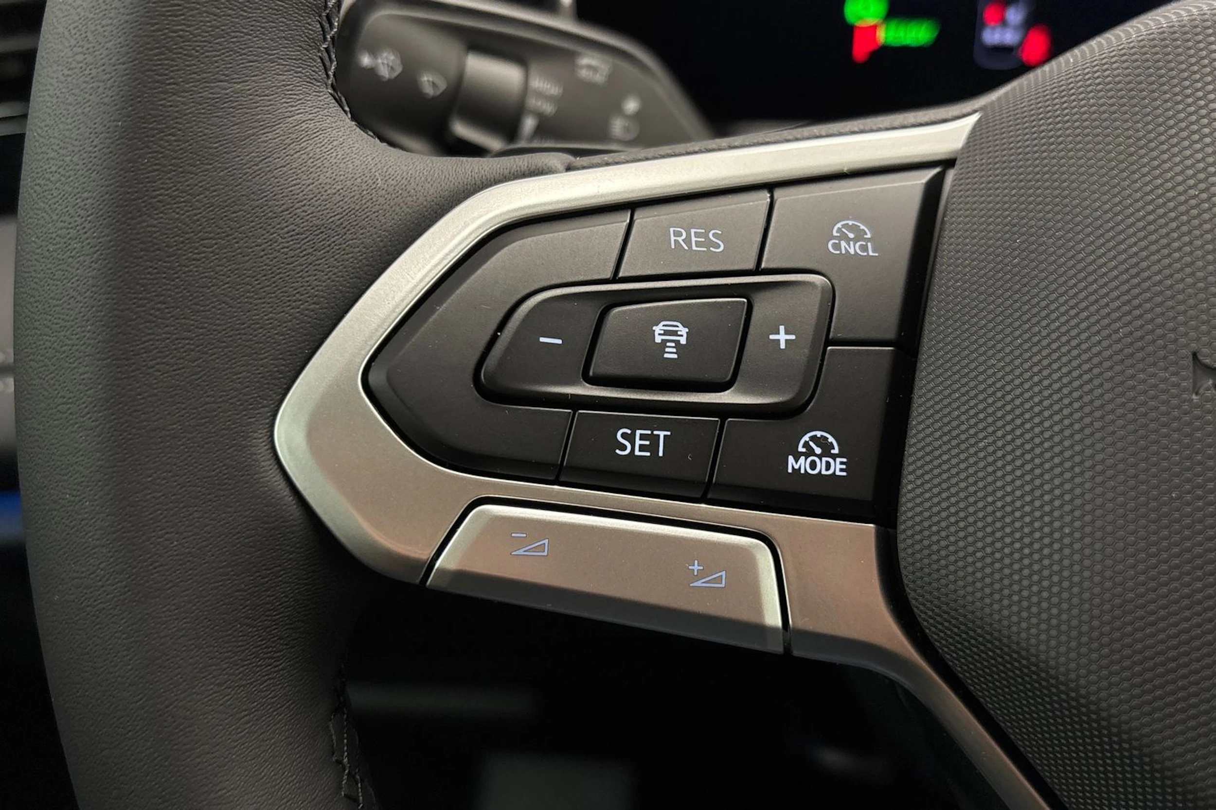 met. vihreä Volkswagen Tiguan 2026 kuva 14.