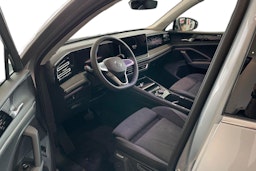 harmaa Volkswagen Tiguan 2026 kuva 6.