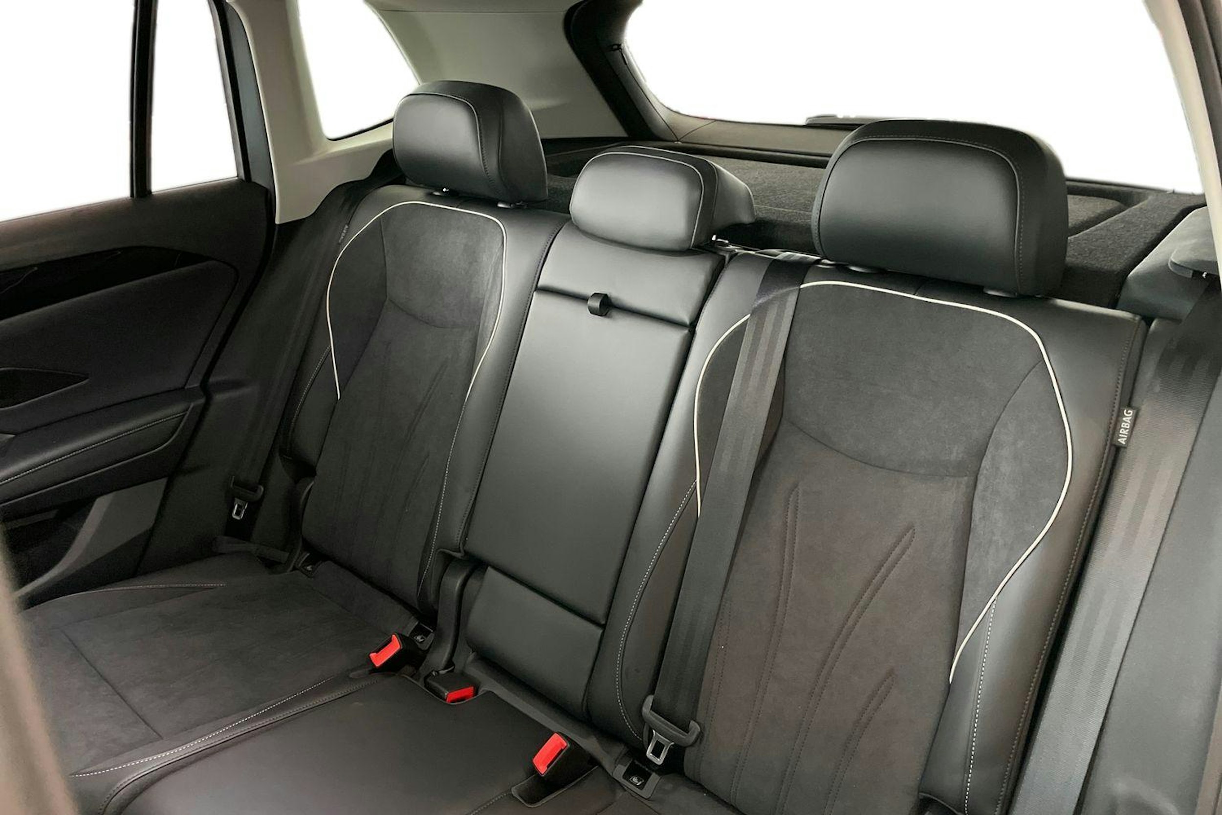 harmaa Volkswagen Tiguan 2026 kuva 8.