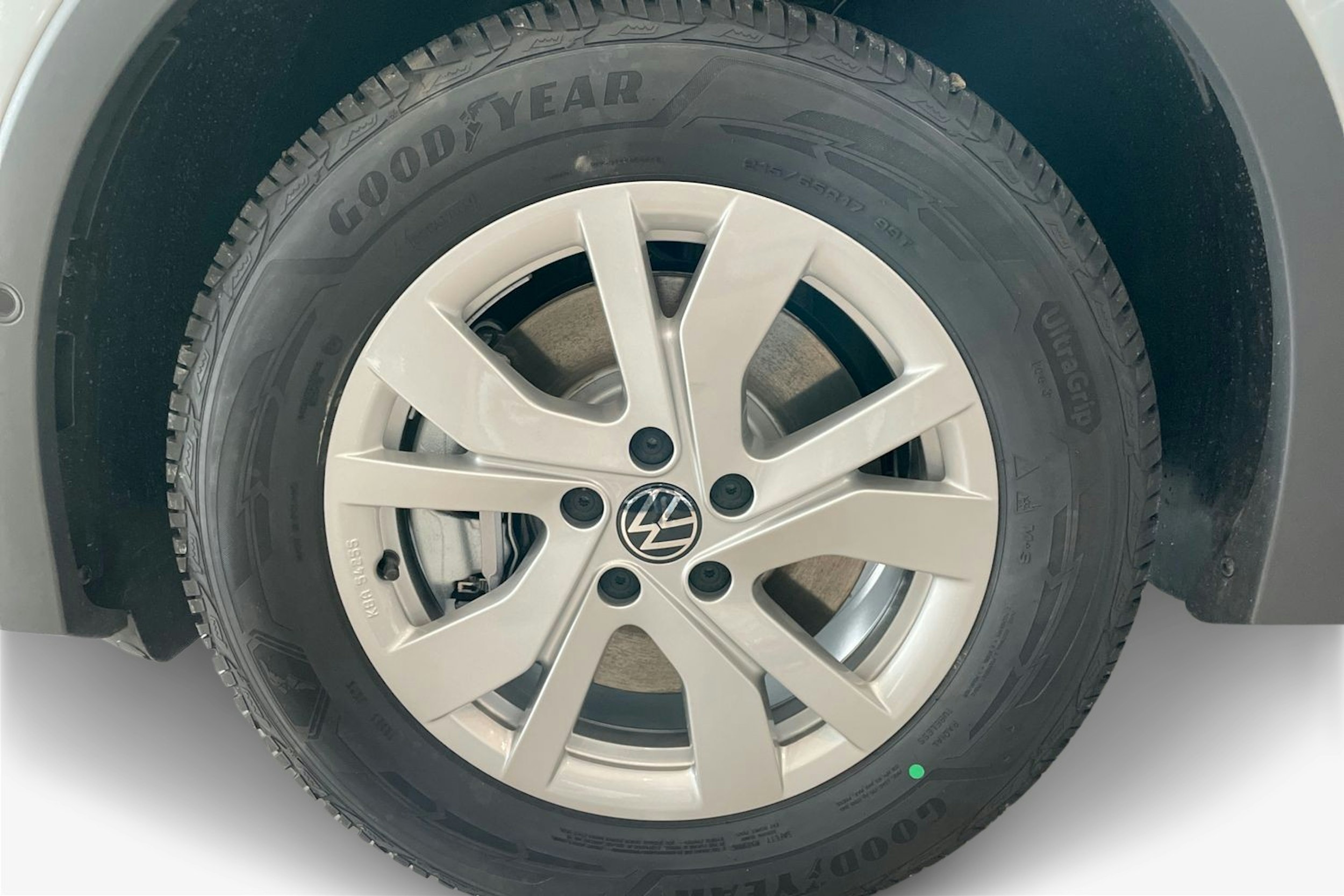 harmaa Volkswagen Tiguan 2026 kuva 9.