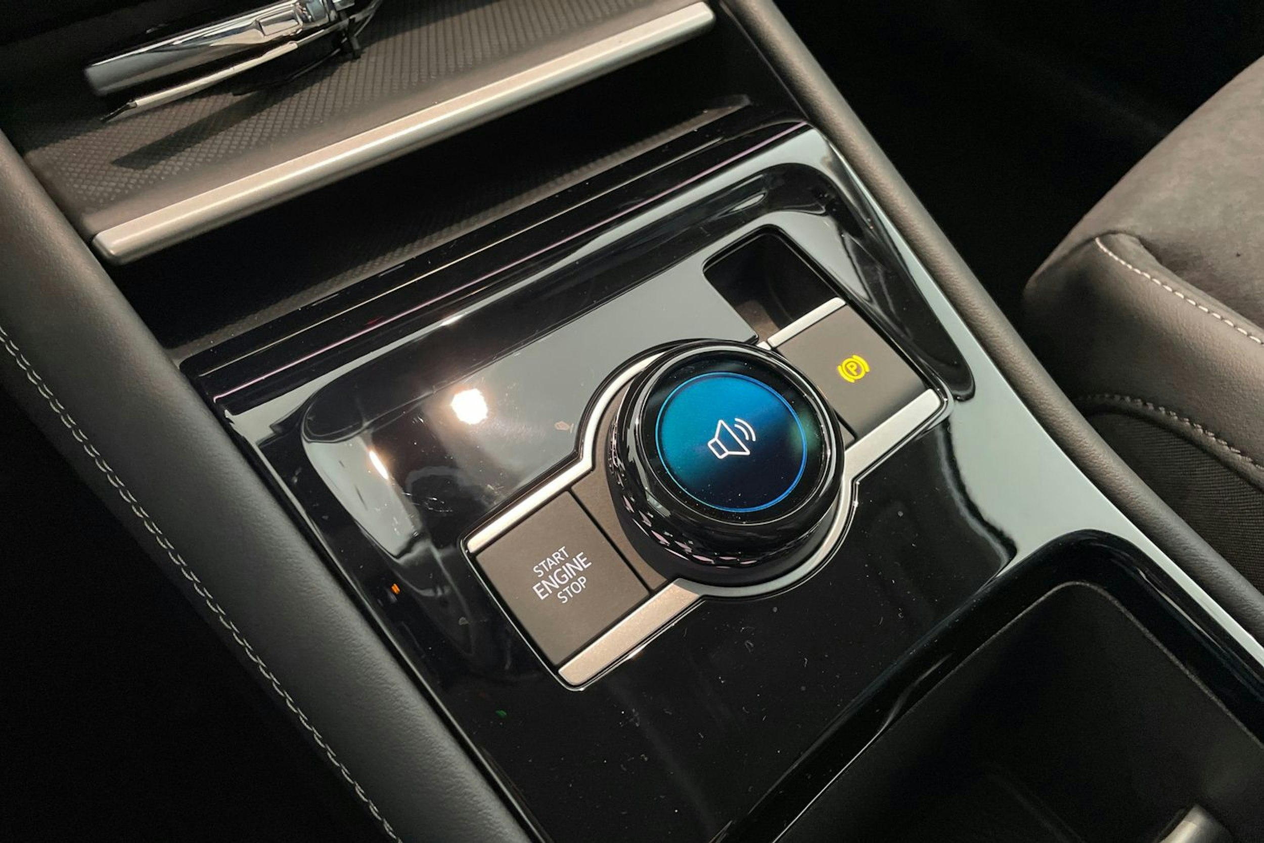 harmaa Volkswagen Tiguan 2026 kuva 13.