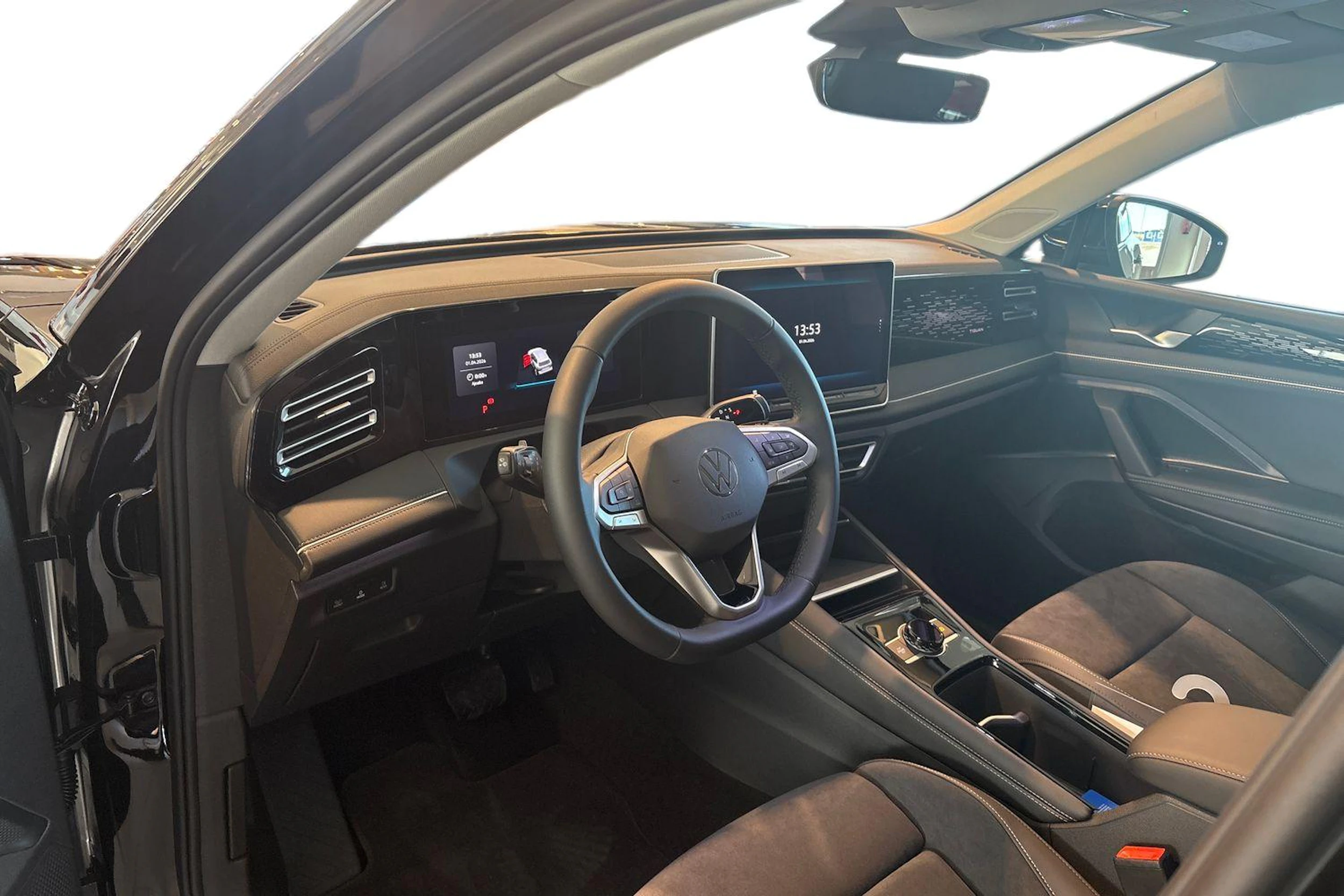 musta Volkswagen Tiguan 2026 kuva 6.