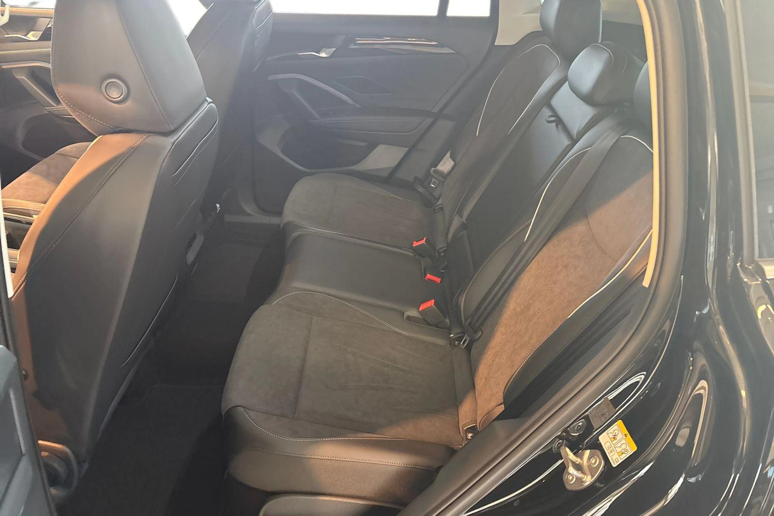 musta Volkswagen Tiguan 2026 kuva 8.