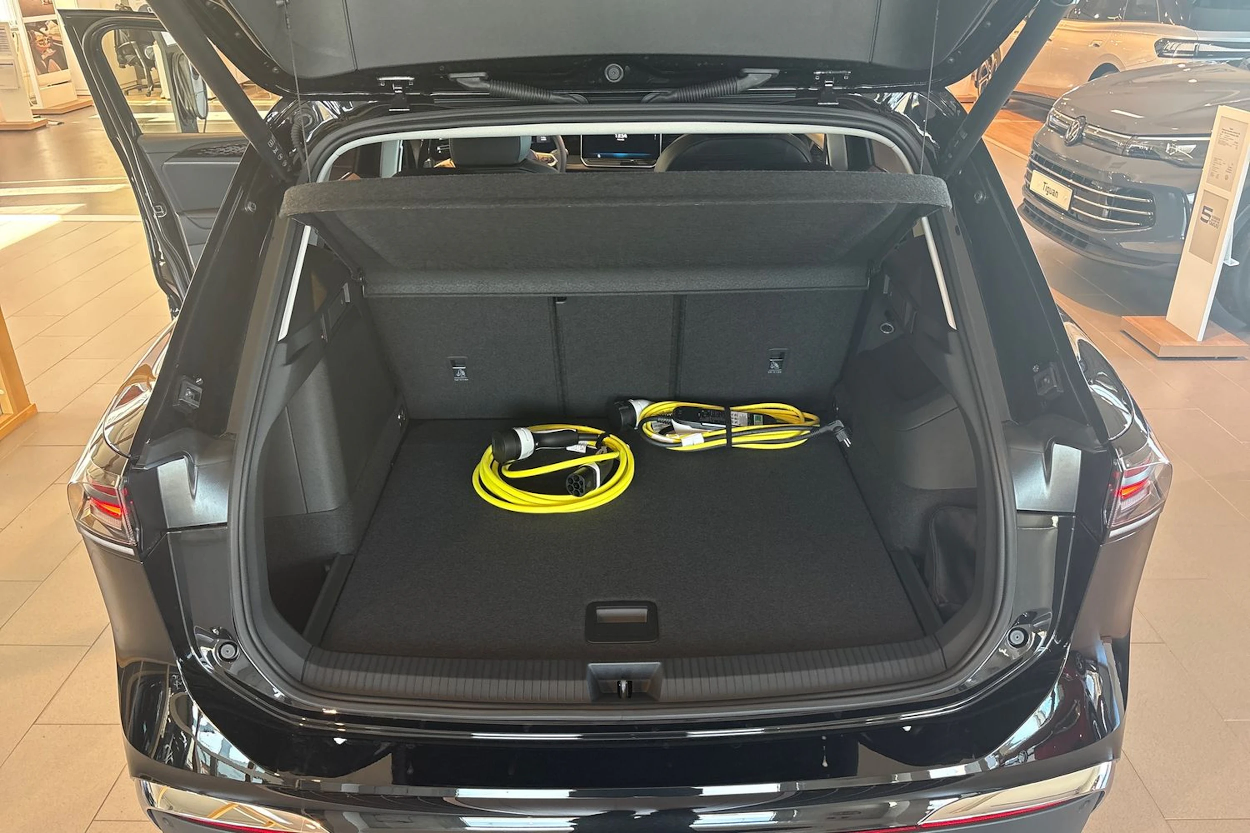 musta Volkswagen Tiguan 2026 kuva 12.