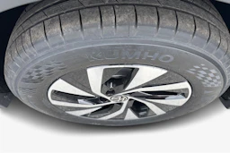 harmaa Volkswagen Tiguan 2026 kuva 9.