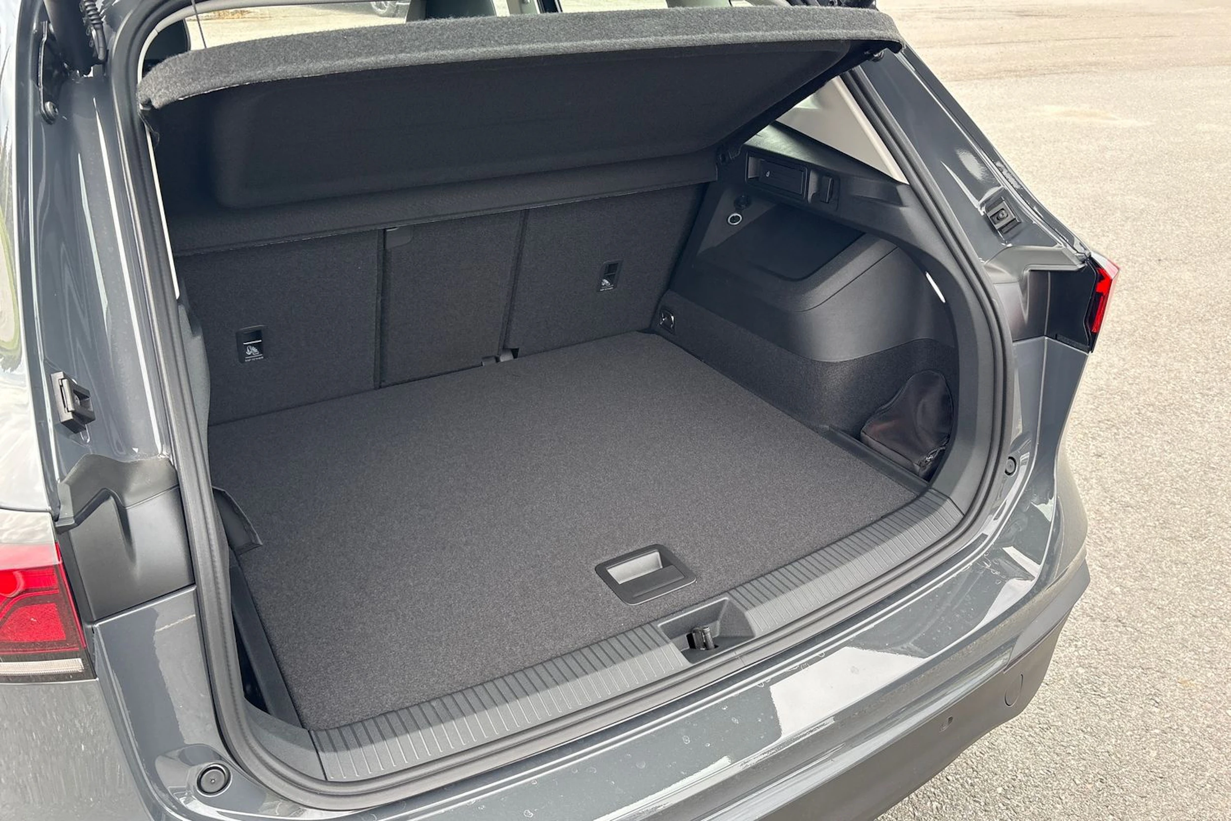 harmaa Volkswagen Tiguan 2026 kuva 11.