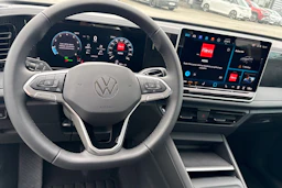 harmaa Volkswagen Tiguan 2026 kuva 13.