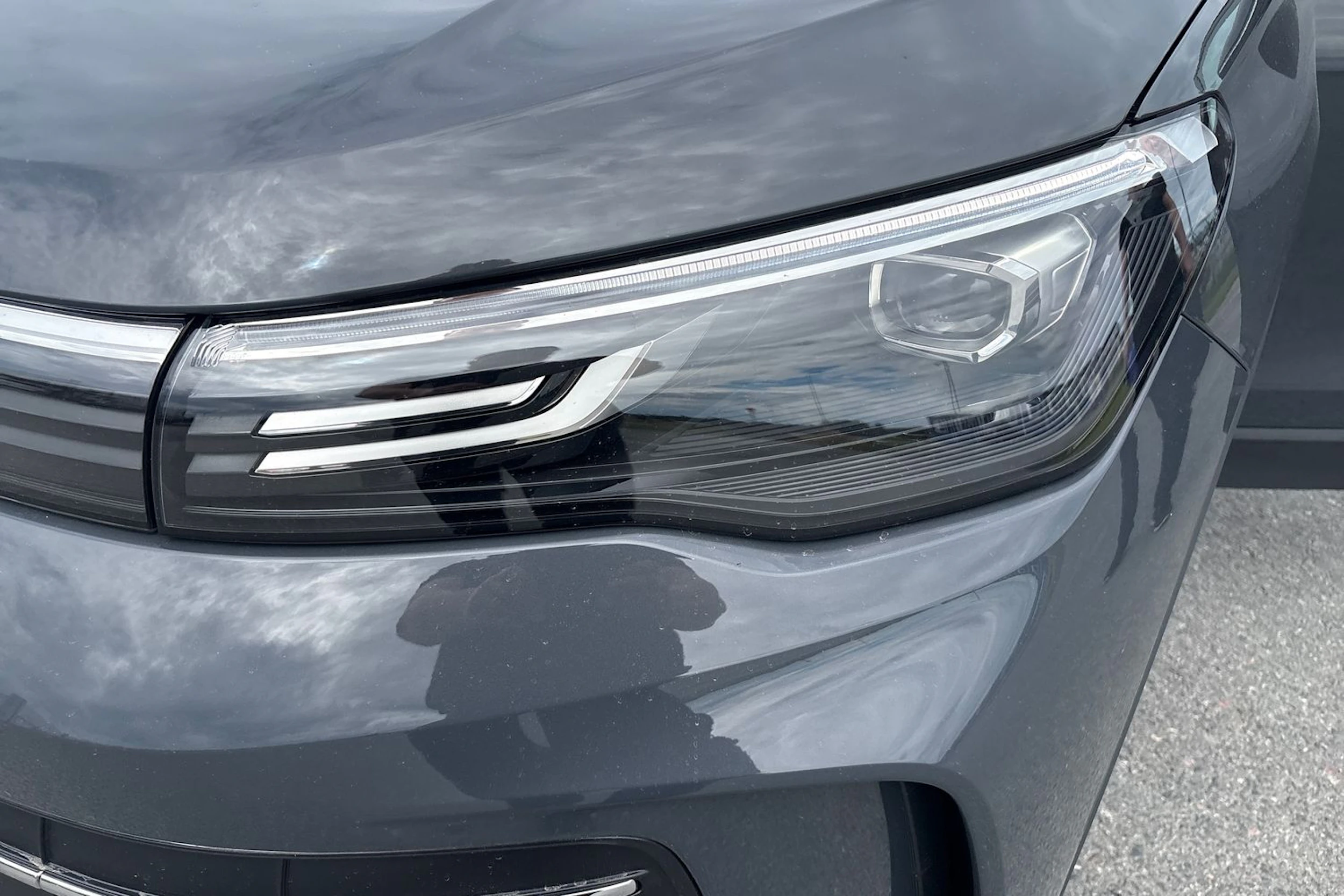 harmaa Volkswagen Tiguan 2026 kuva 15.