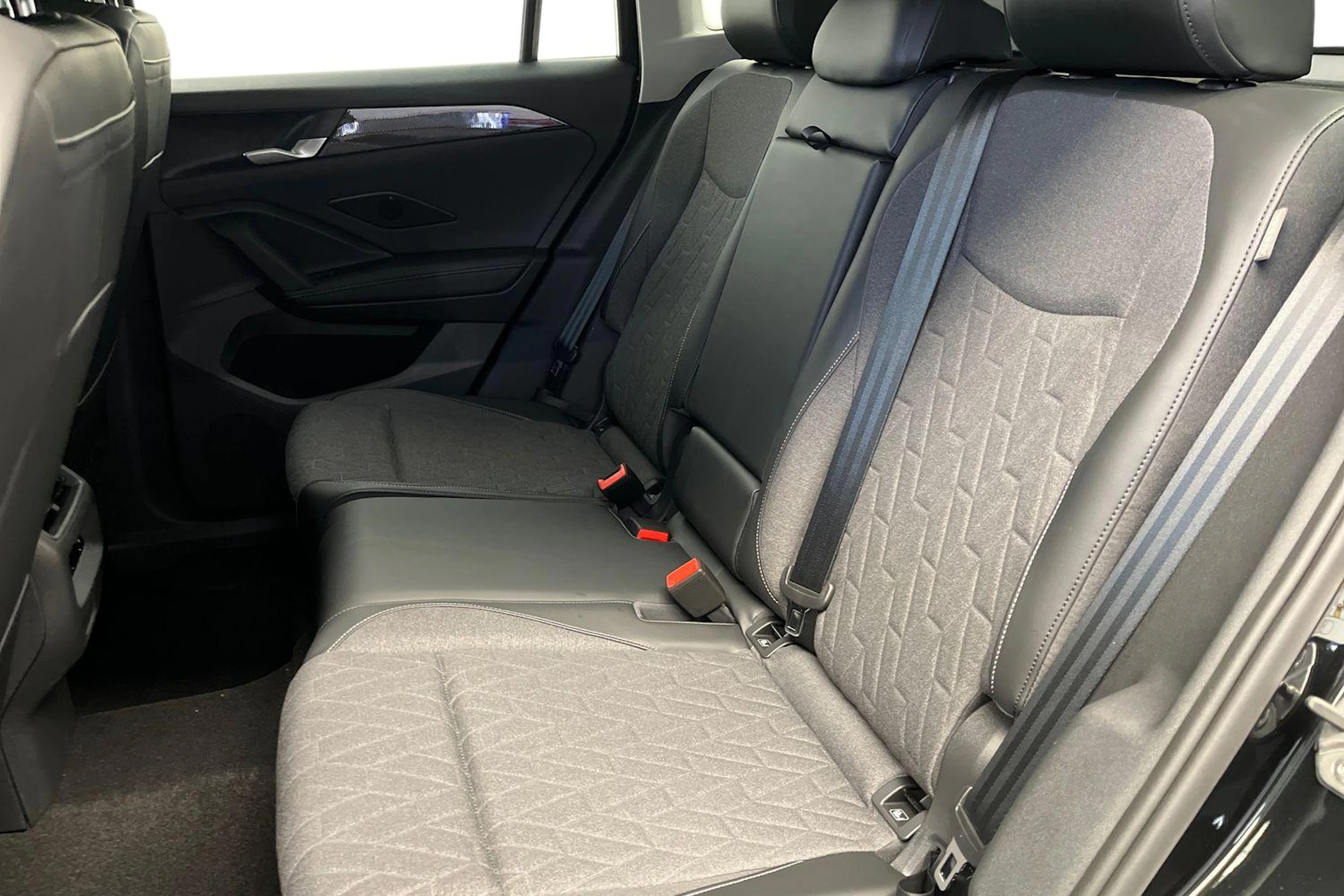 musta Volkswagen Tiguan 2026 kuva 8.