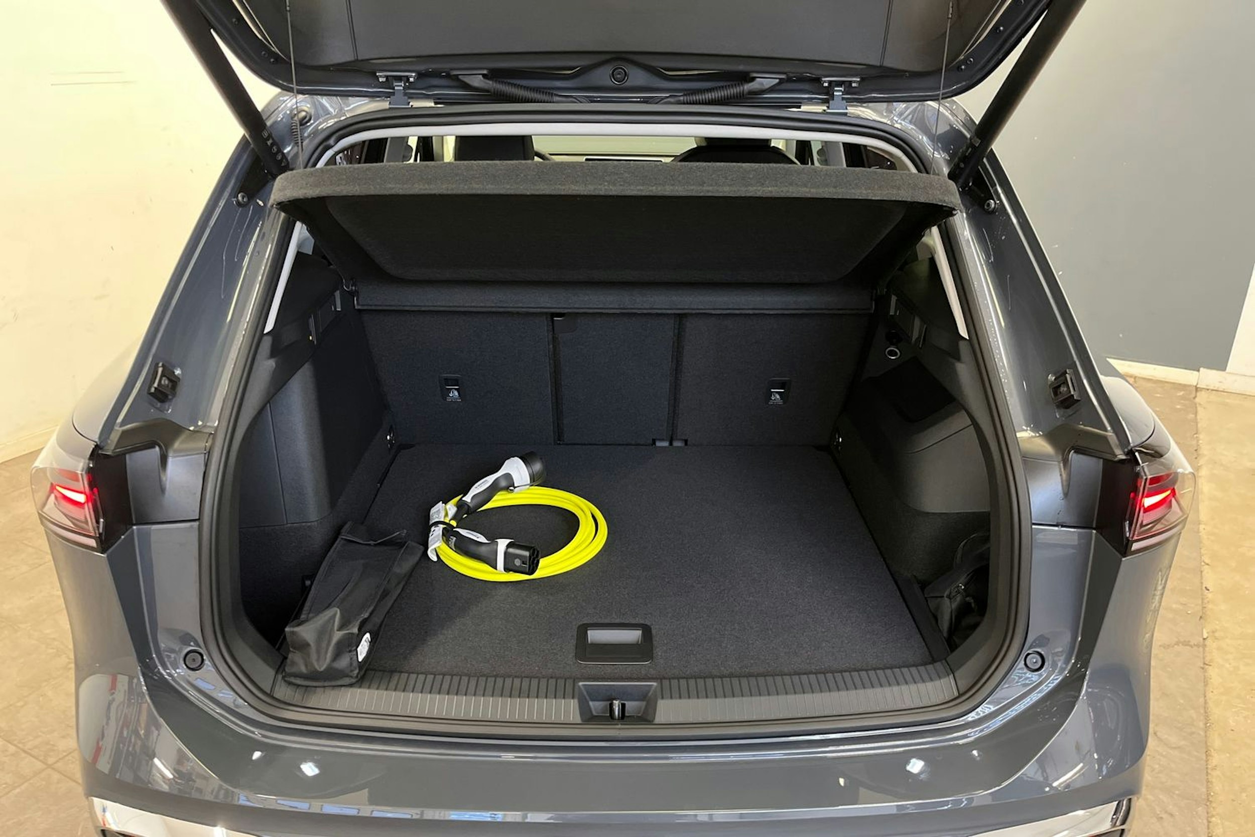 harmaa Volkswagen Tiguan 2026 kuva 11.