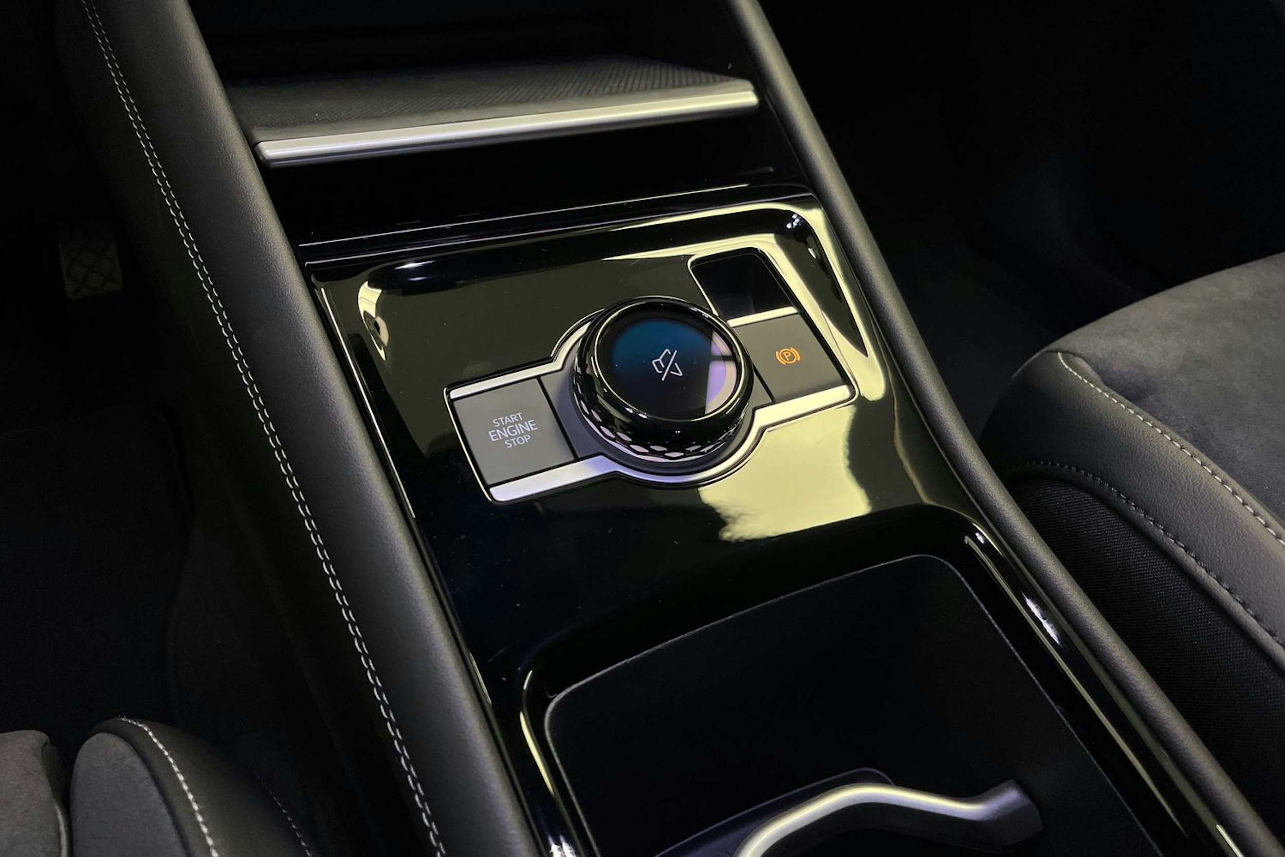 harmaa Volkswagen Tiguan 2026 kuva 14.