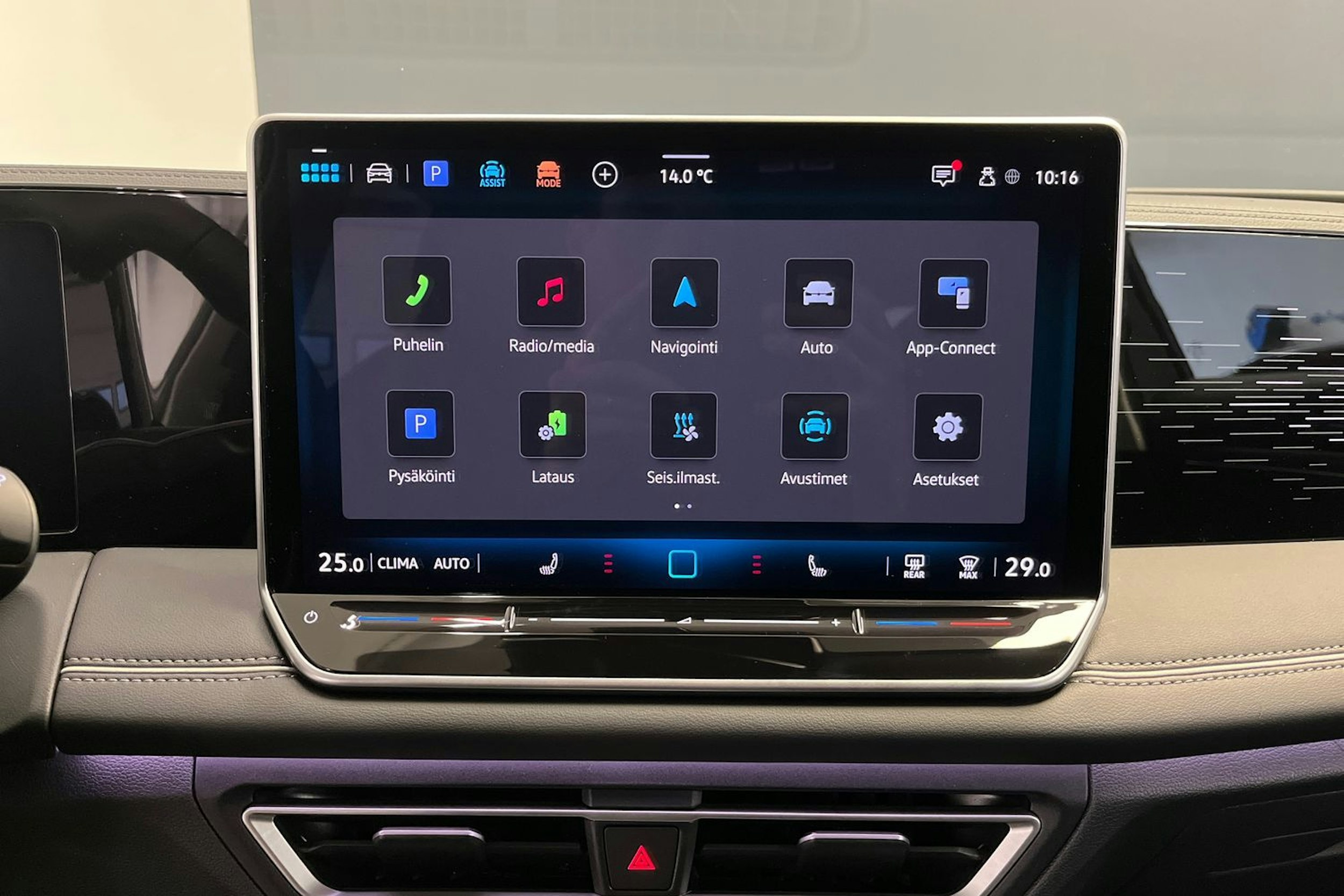 harmaa Volkswagen Tiguan 2026 kuva 15.