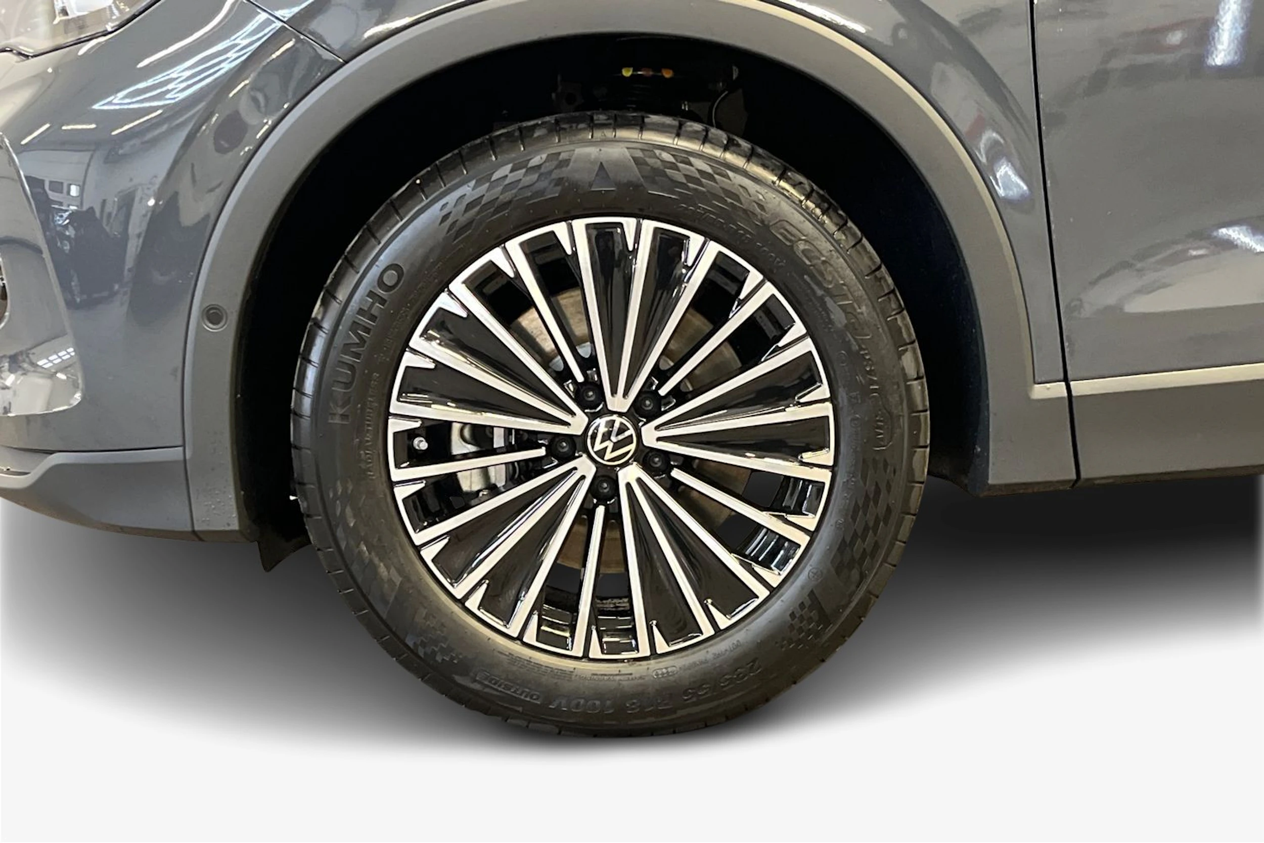harmaa Volkswagen Tiguan 2026 kuva 9.