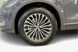 harmaa Volkswagen Tiguan 2026 kuva 9.
