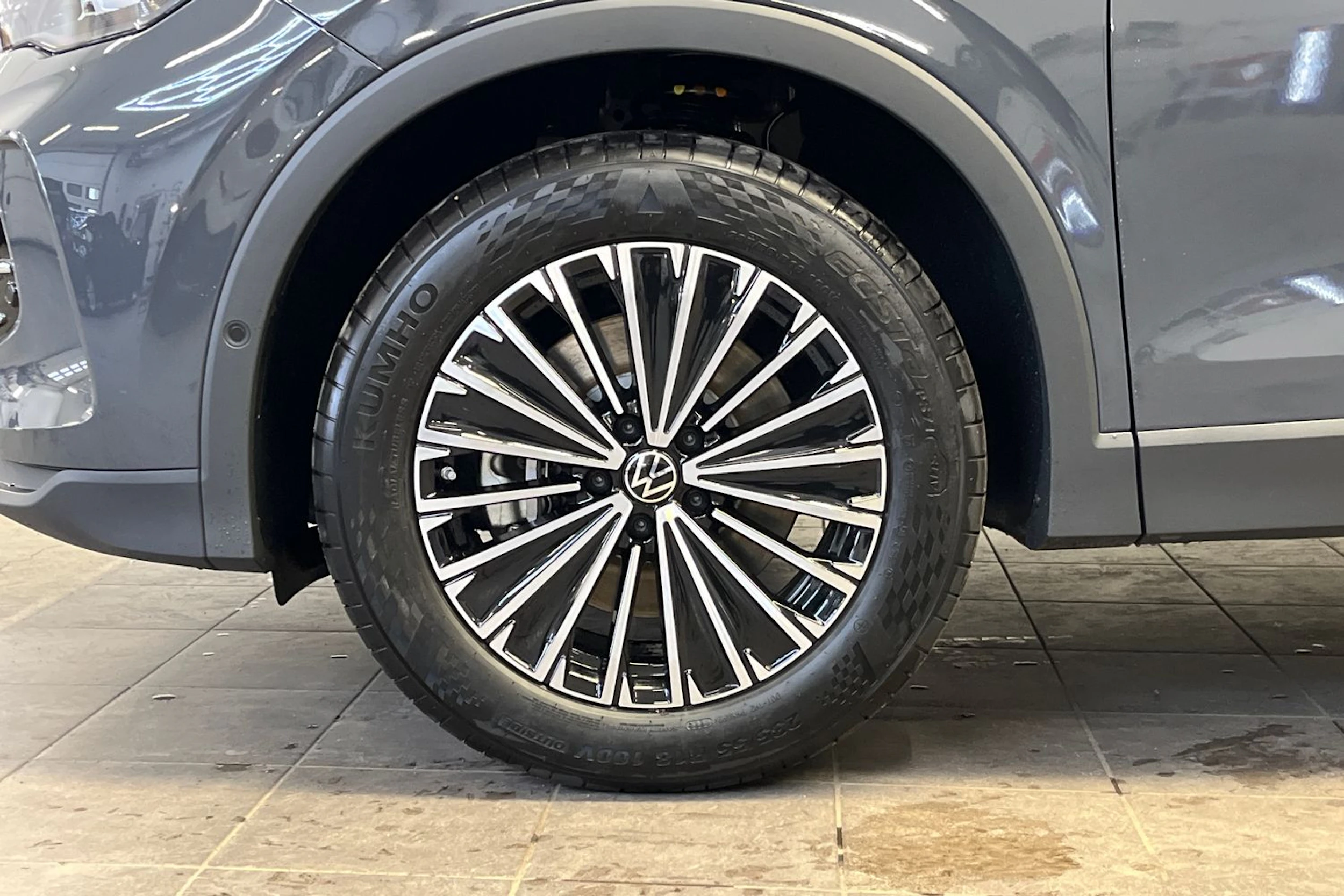 harmaa Volkswagen Tiguan 2026 kuva 10.
