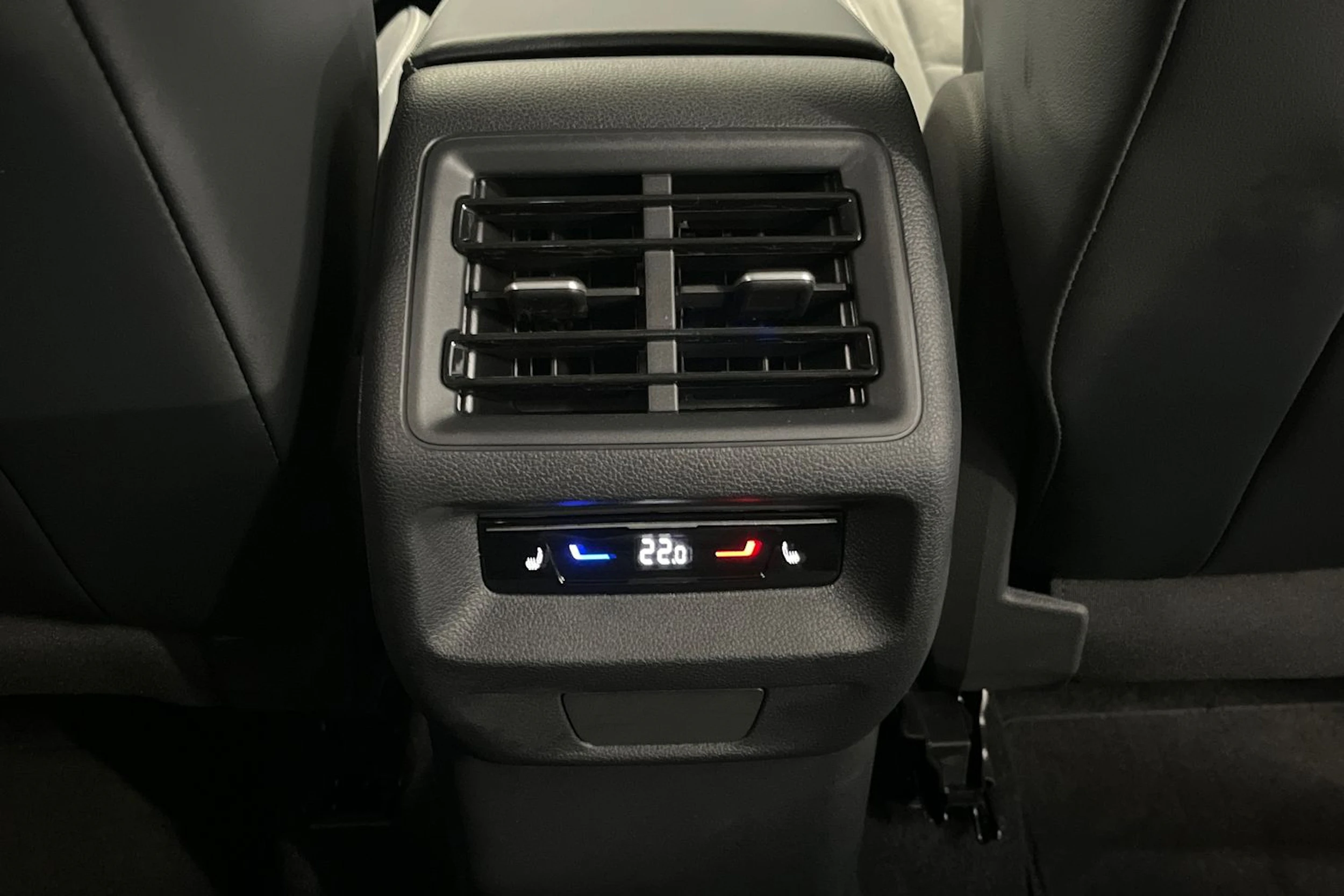 harmaa Volkswagen Tiguan 2026 kuva 13.