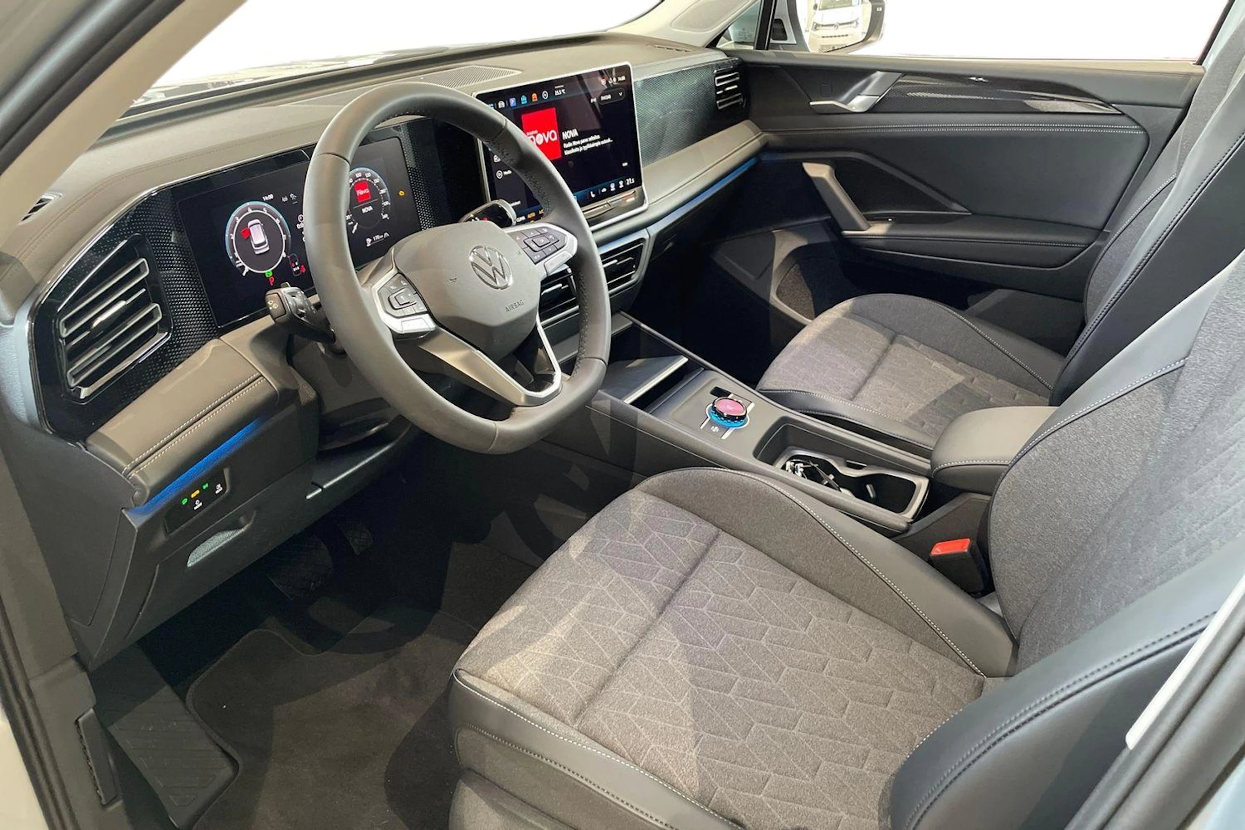 harmaa Volkswagen Tiguan 2026 kuva 6.
