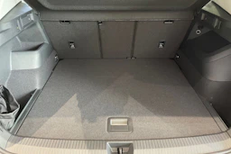 harmaa Volkswagen Tiguan 2026 kuva 12.