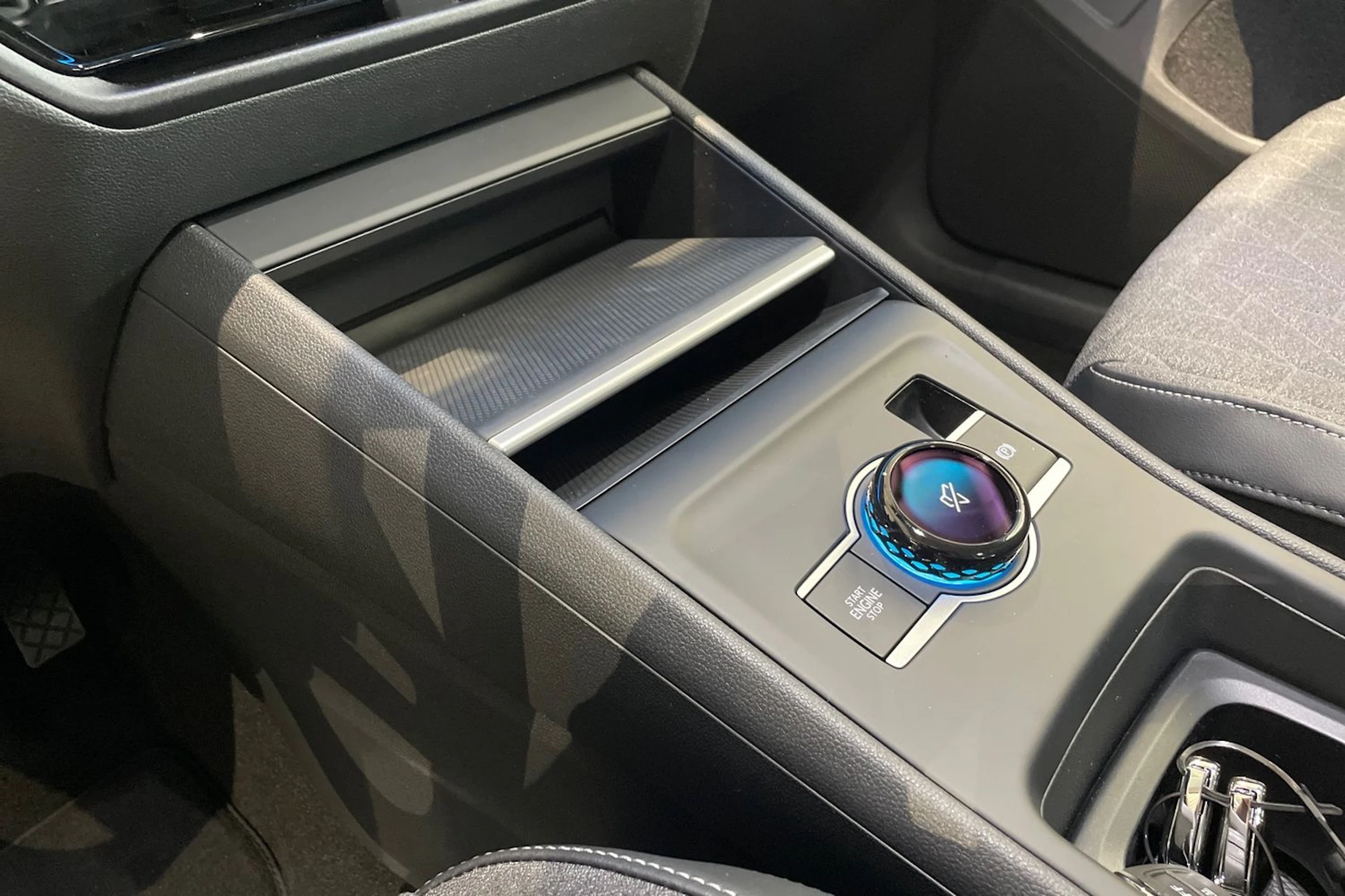 harmaa Volkswagen Tiguan 2026 kuva 15.