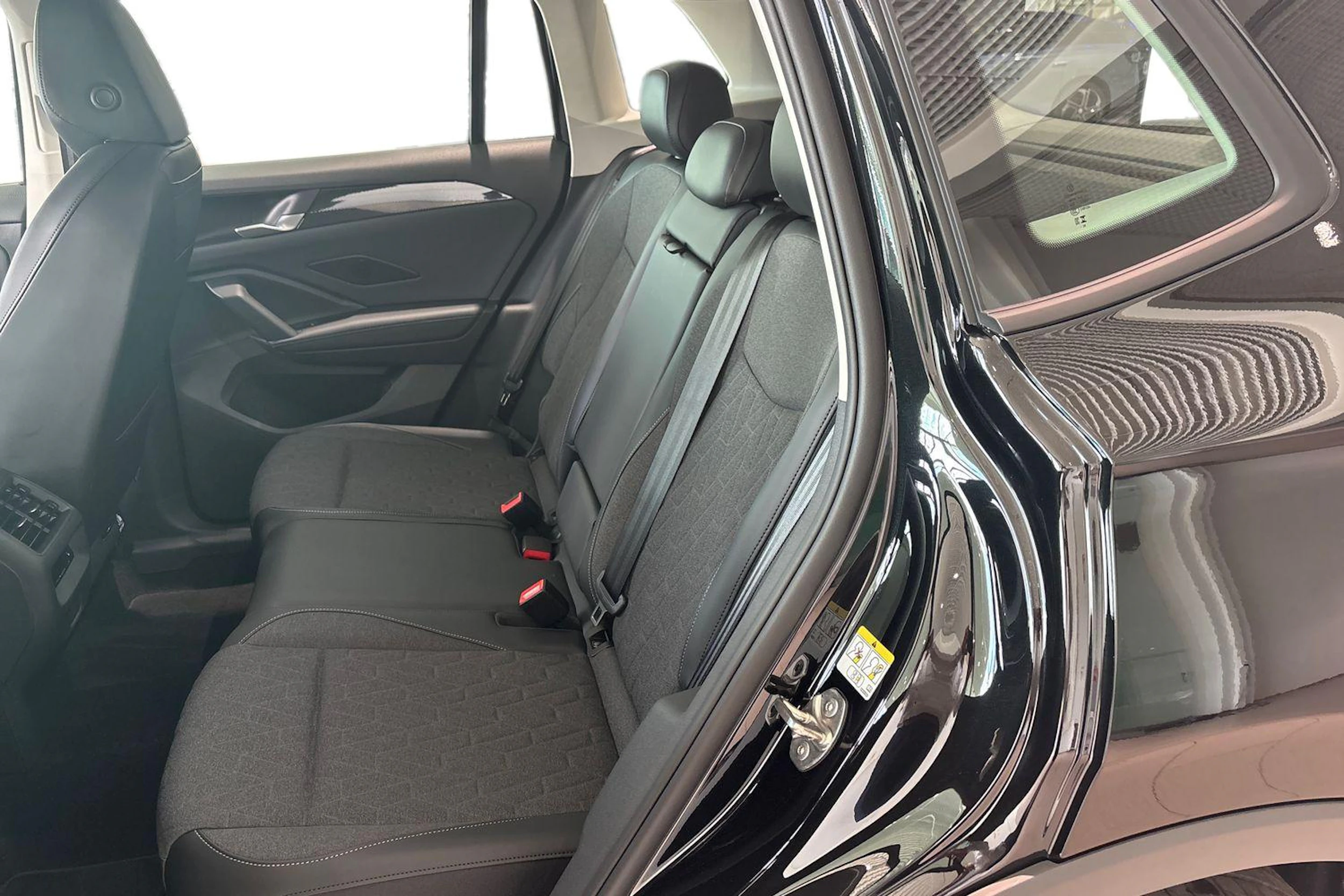 musta Volkswagen Tiguan 2026 kuva 8.
