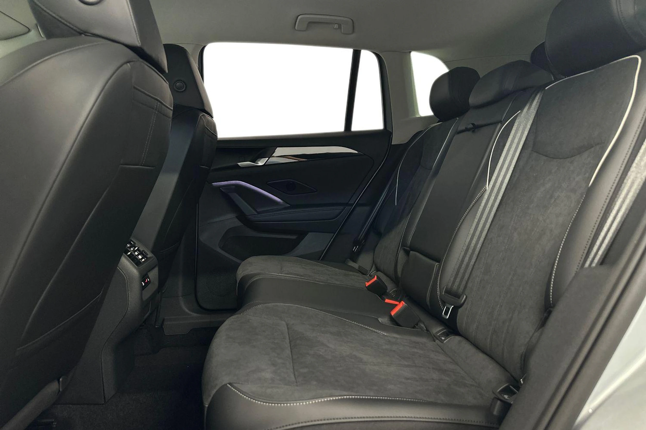 harmaa Volkswagen Tiguan 2026 kuva 8.