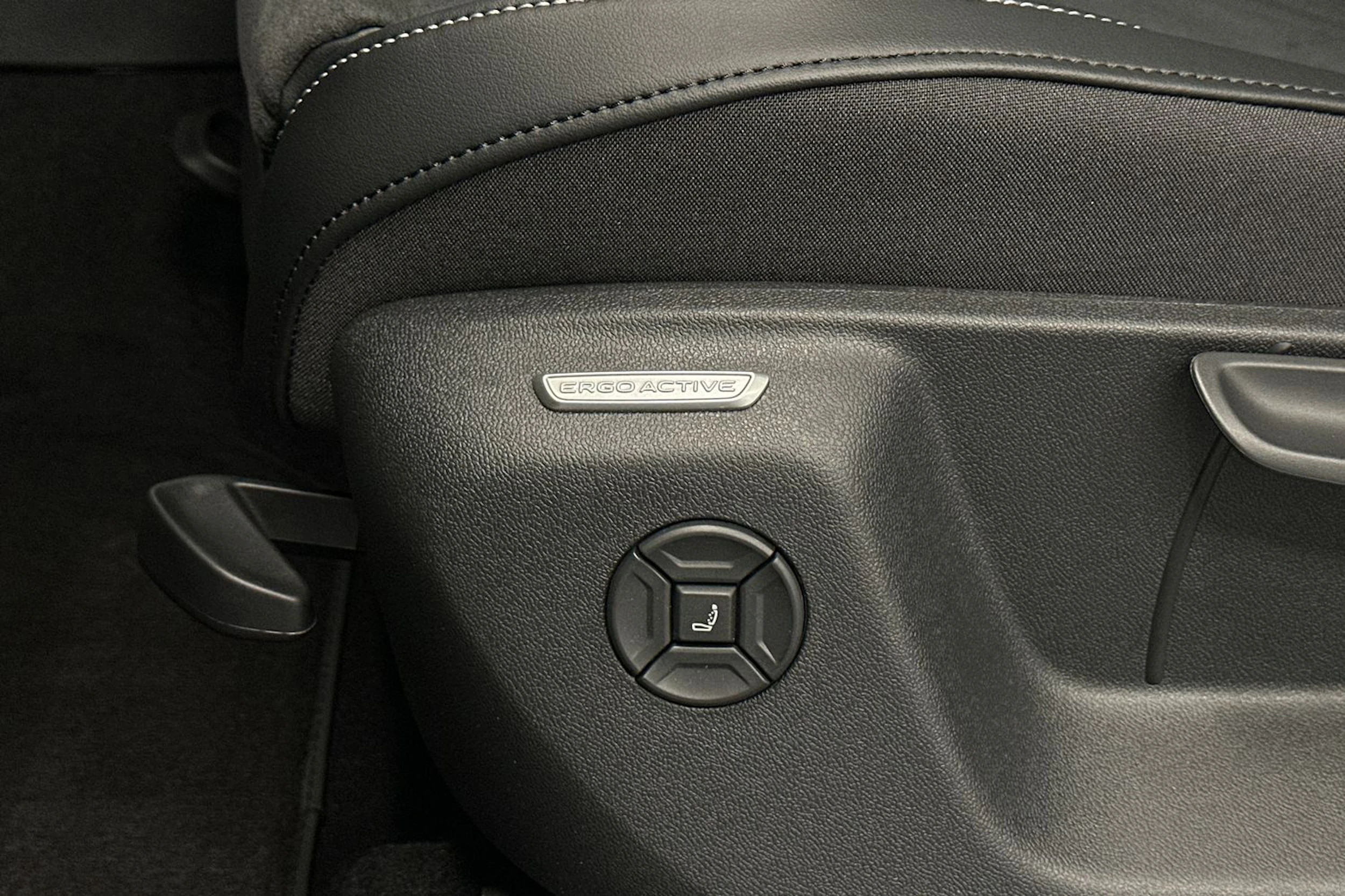 harmaa Volkswagen Tiguan 2026 kuva 14.