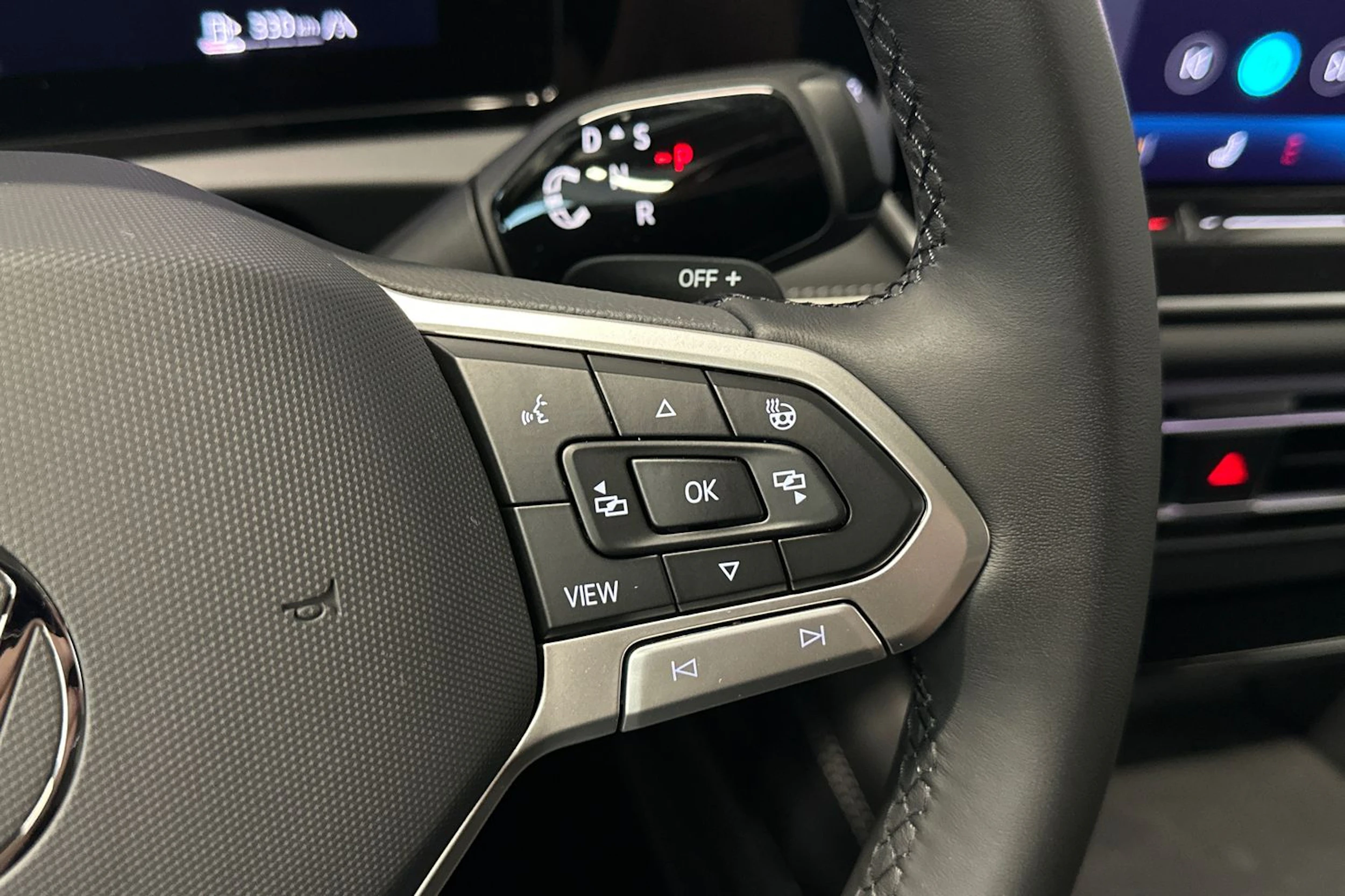 harmaa Volkswagen Tiguan 2026 kuva 17.