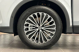 harmaa Volkswagen Tiguan 2026 kuva 24.